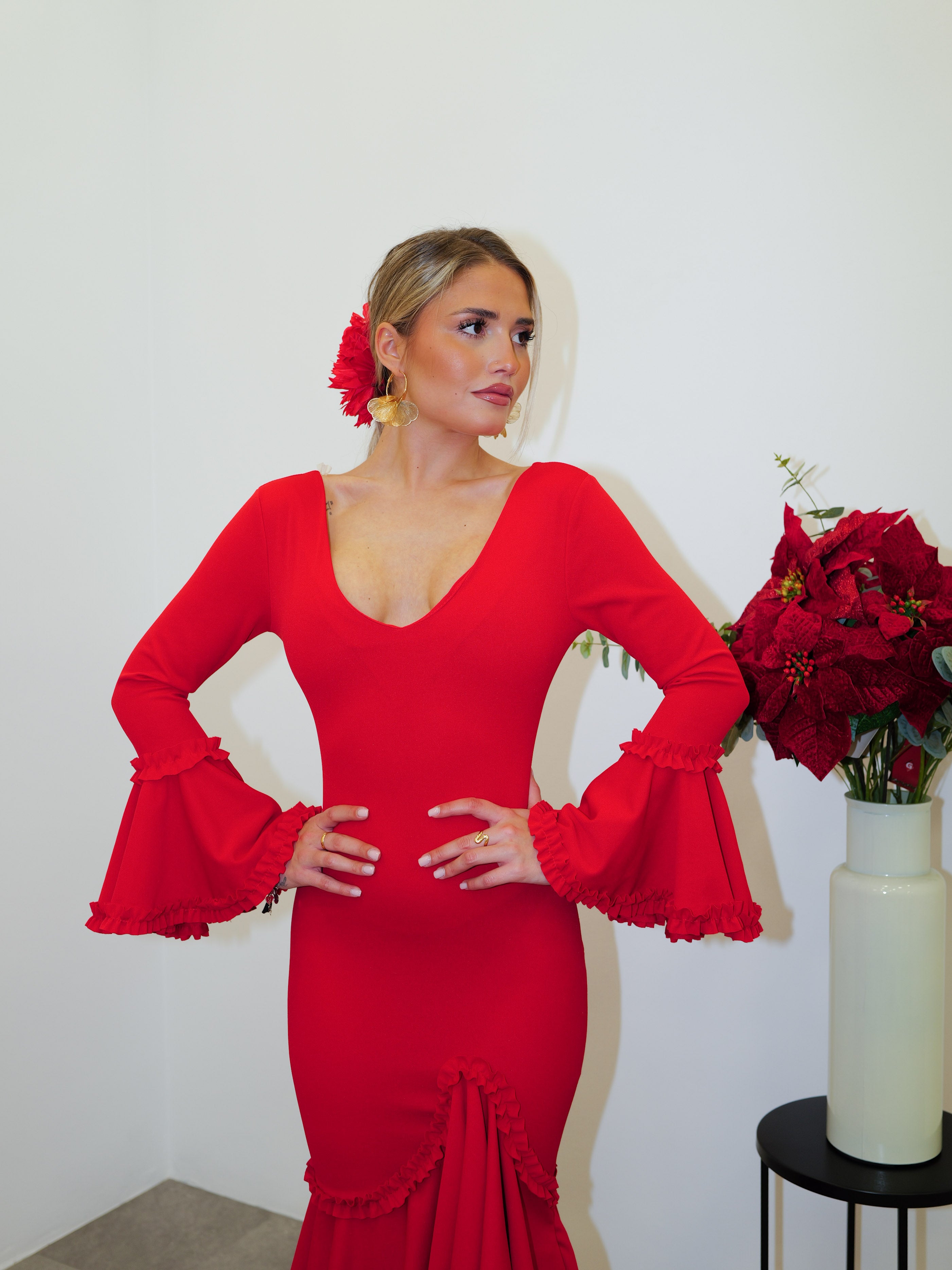 Traje flamenca asimétrico ribete rojo