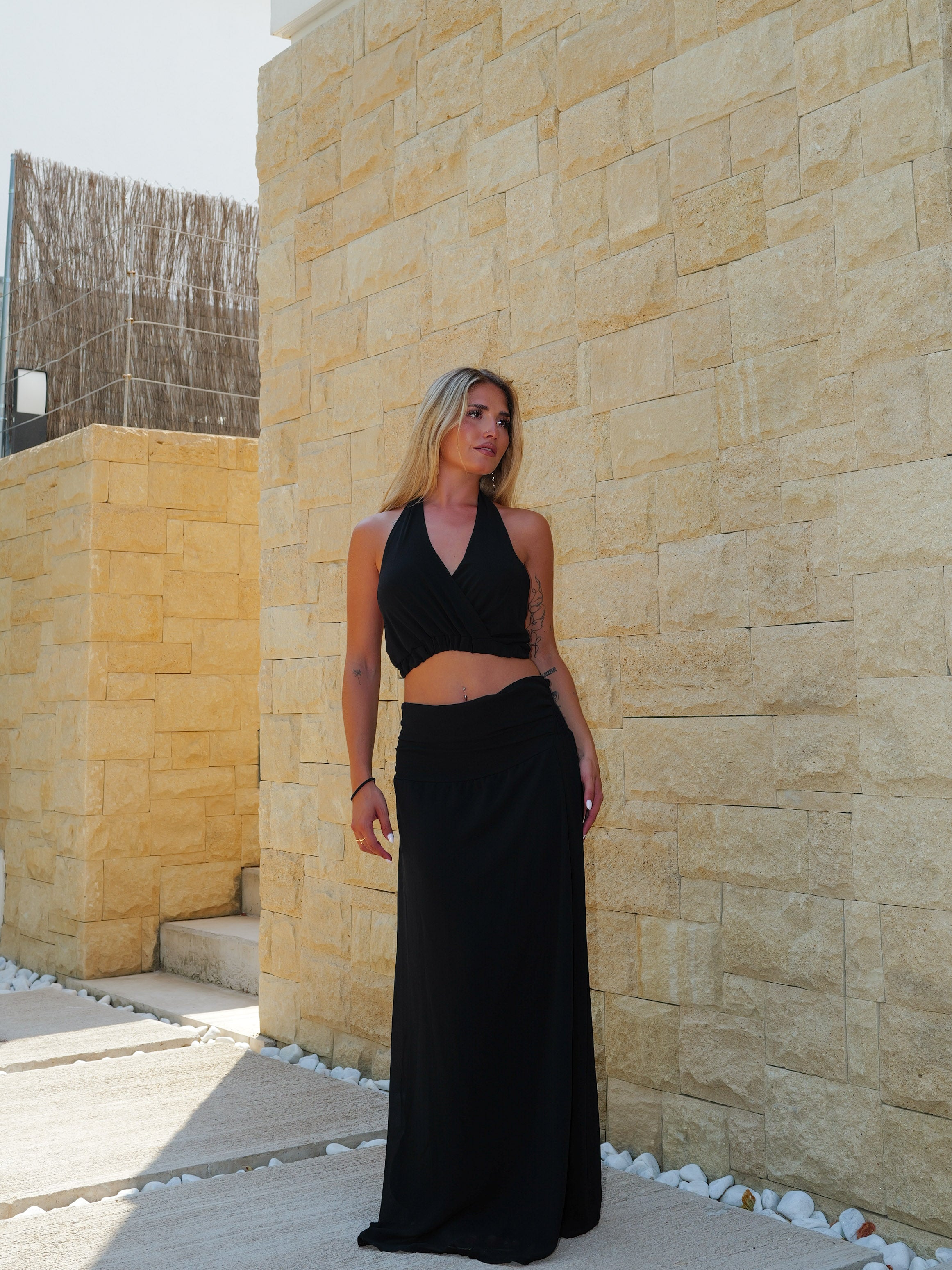 Conjunto falda cuello halter negro