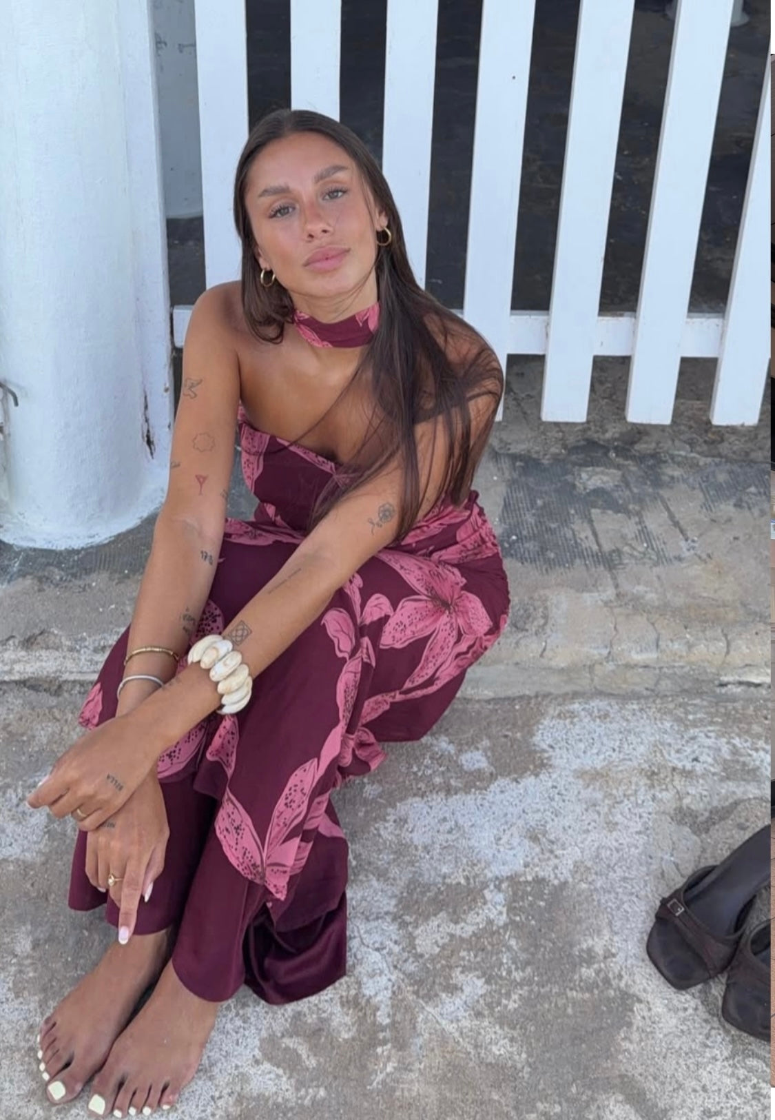 Robe à col ras-du-cou à motifs bordeaux