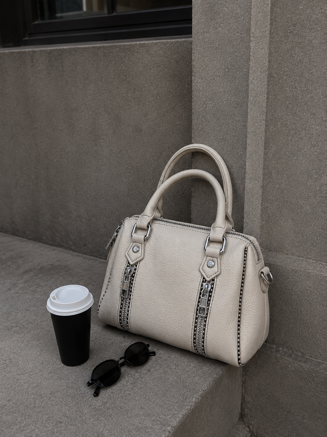 Beige mini zipper bag