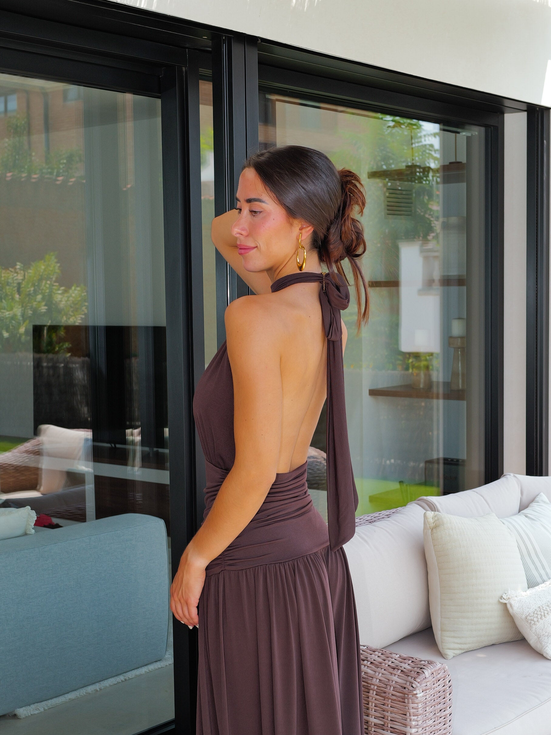 Vestido halter drapeado espalda chocolate