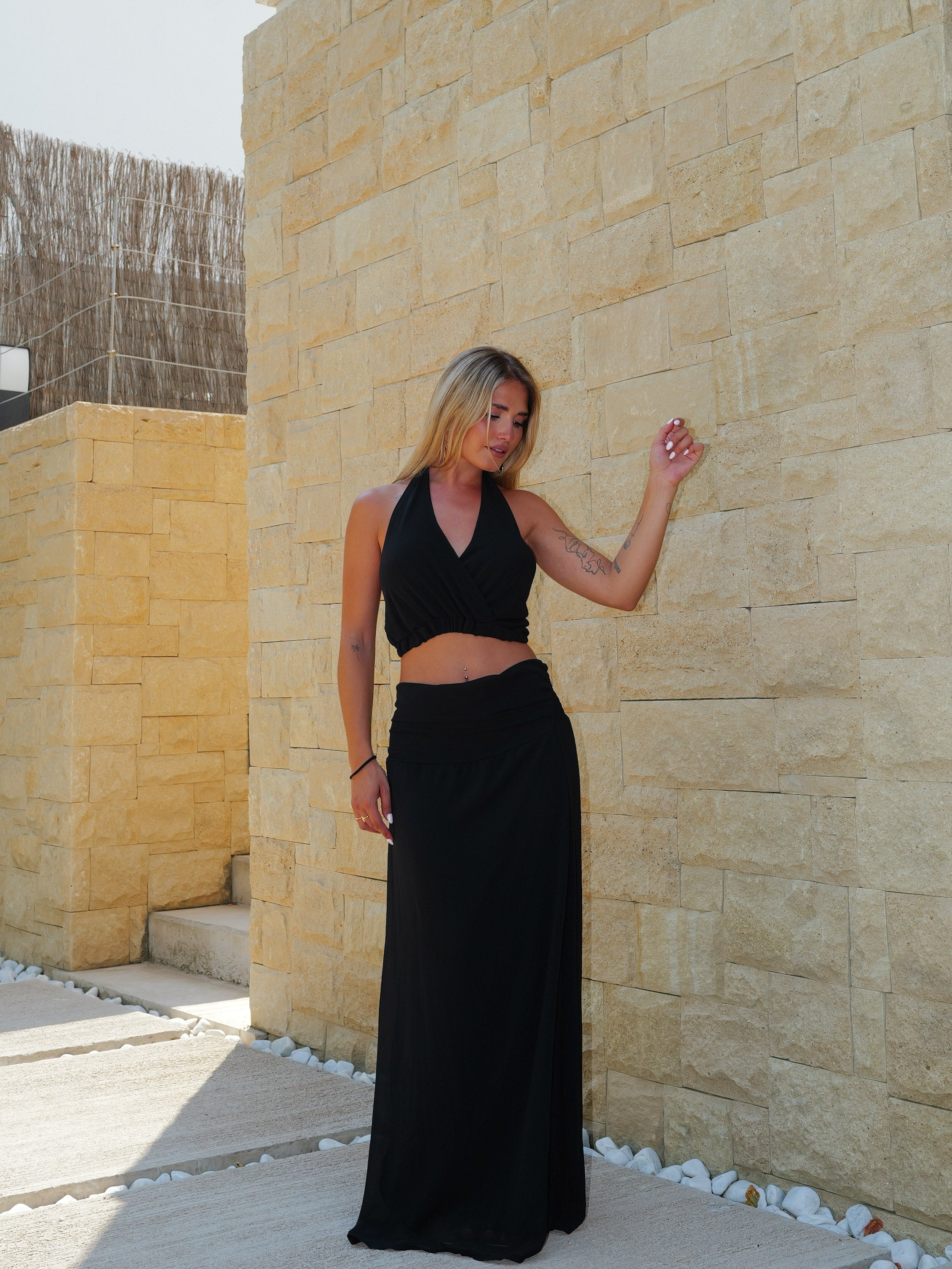 Conjunto falda cuello halter negro