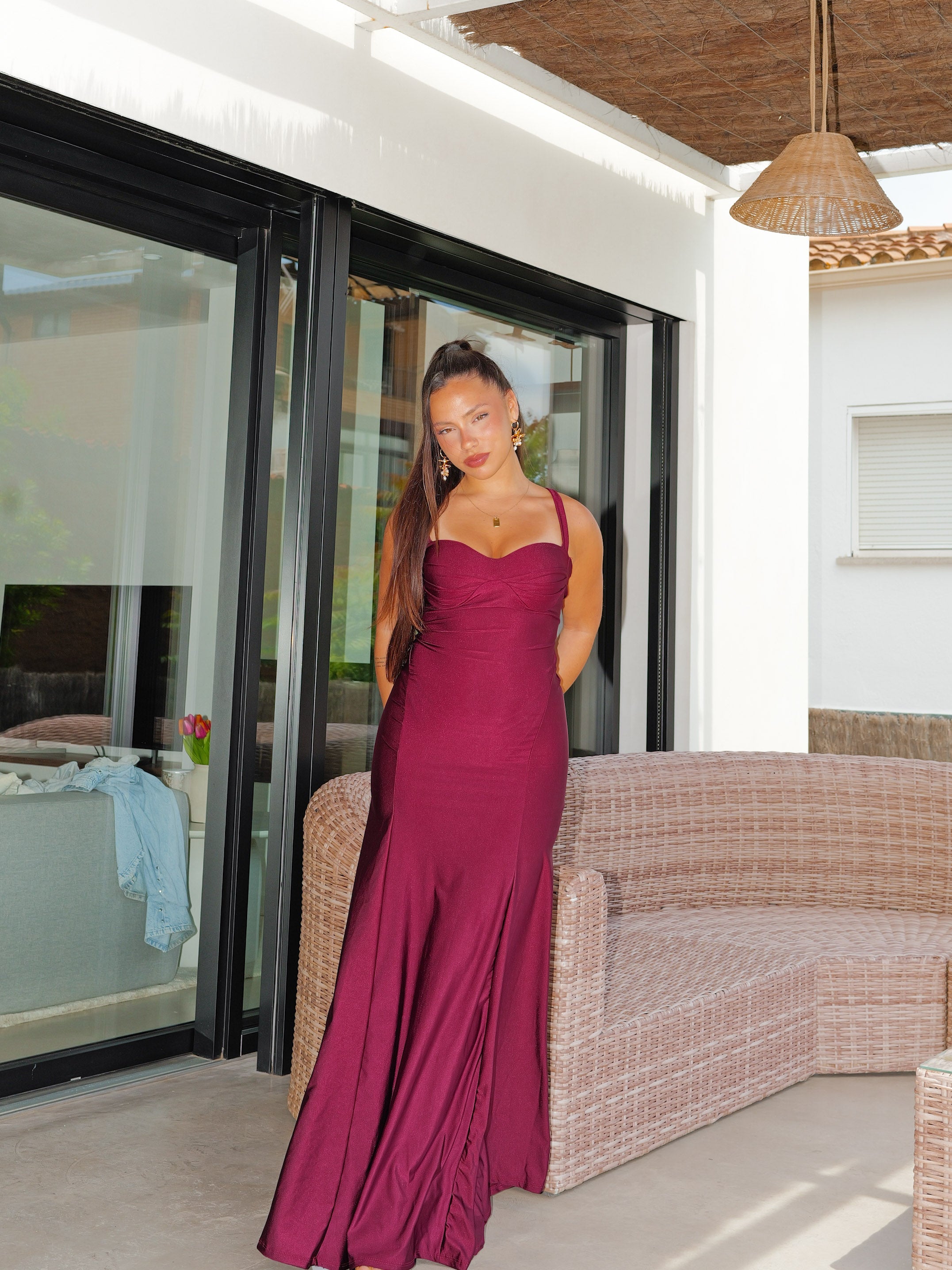 Vestido entrelazado escote concha burdeos