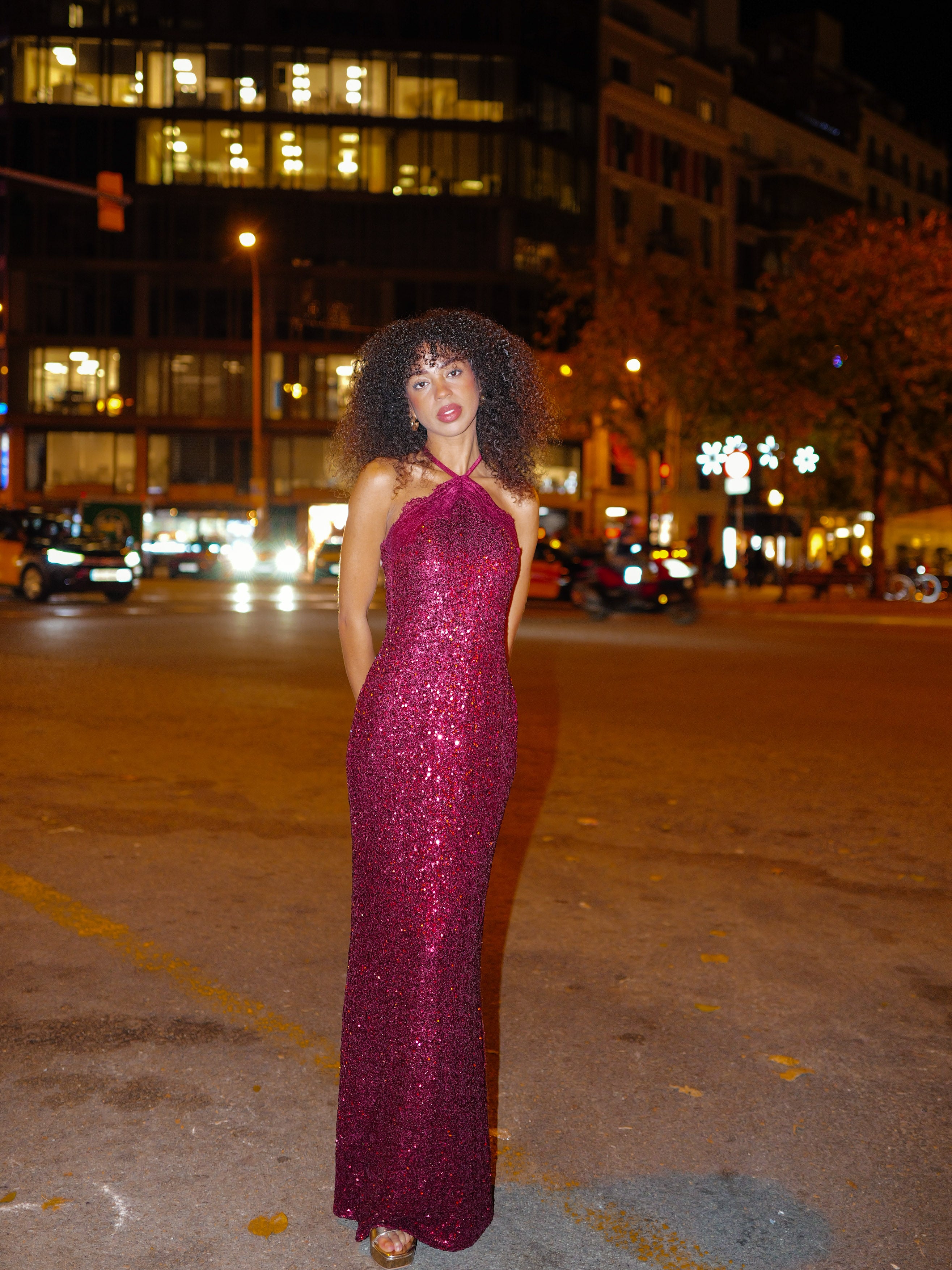 Vestido glitter largo halter burdeos