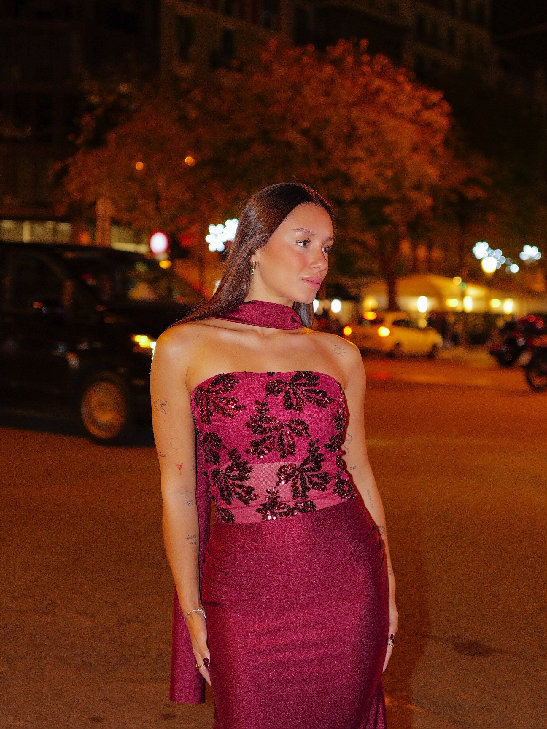 Vestido largo detalles choker palabra burdeos