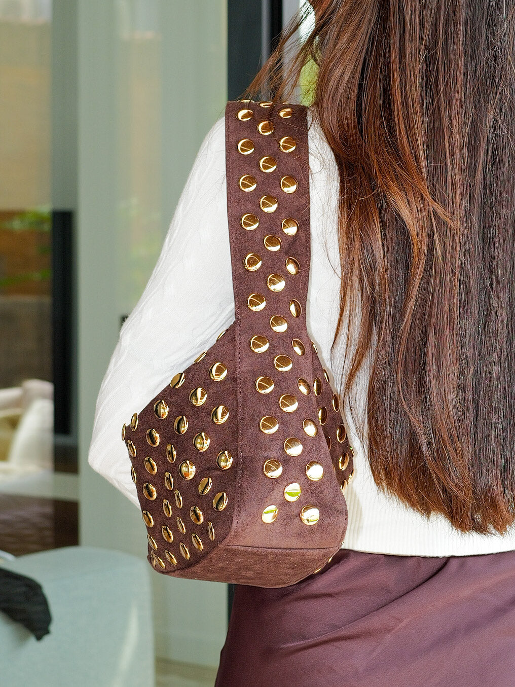 Bolso ante tachas chocolate