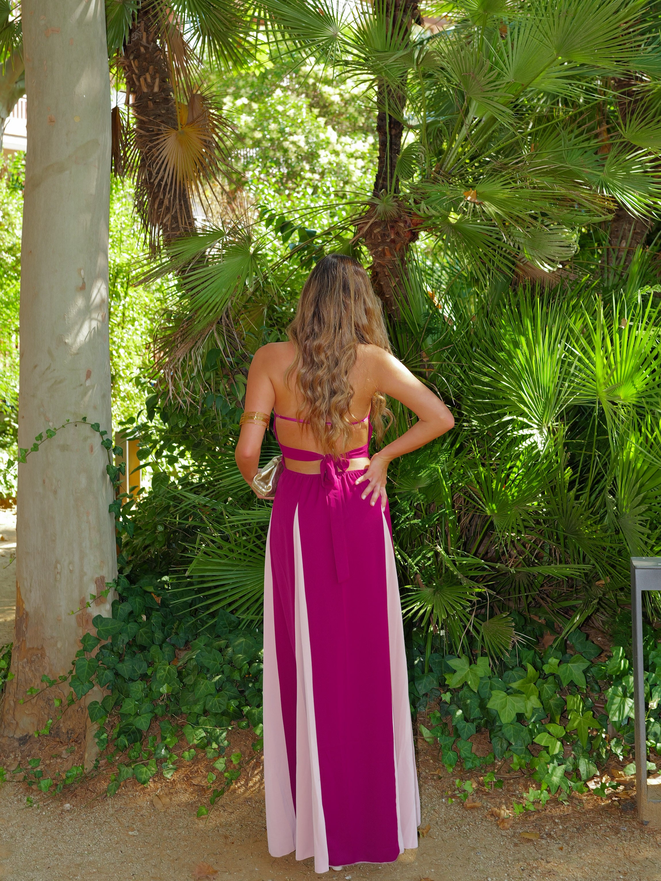 Vestido cuello pico bicolor amarena