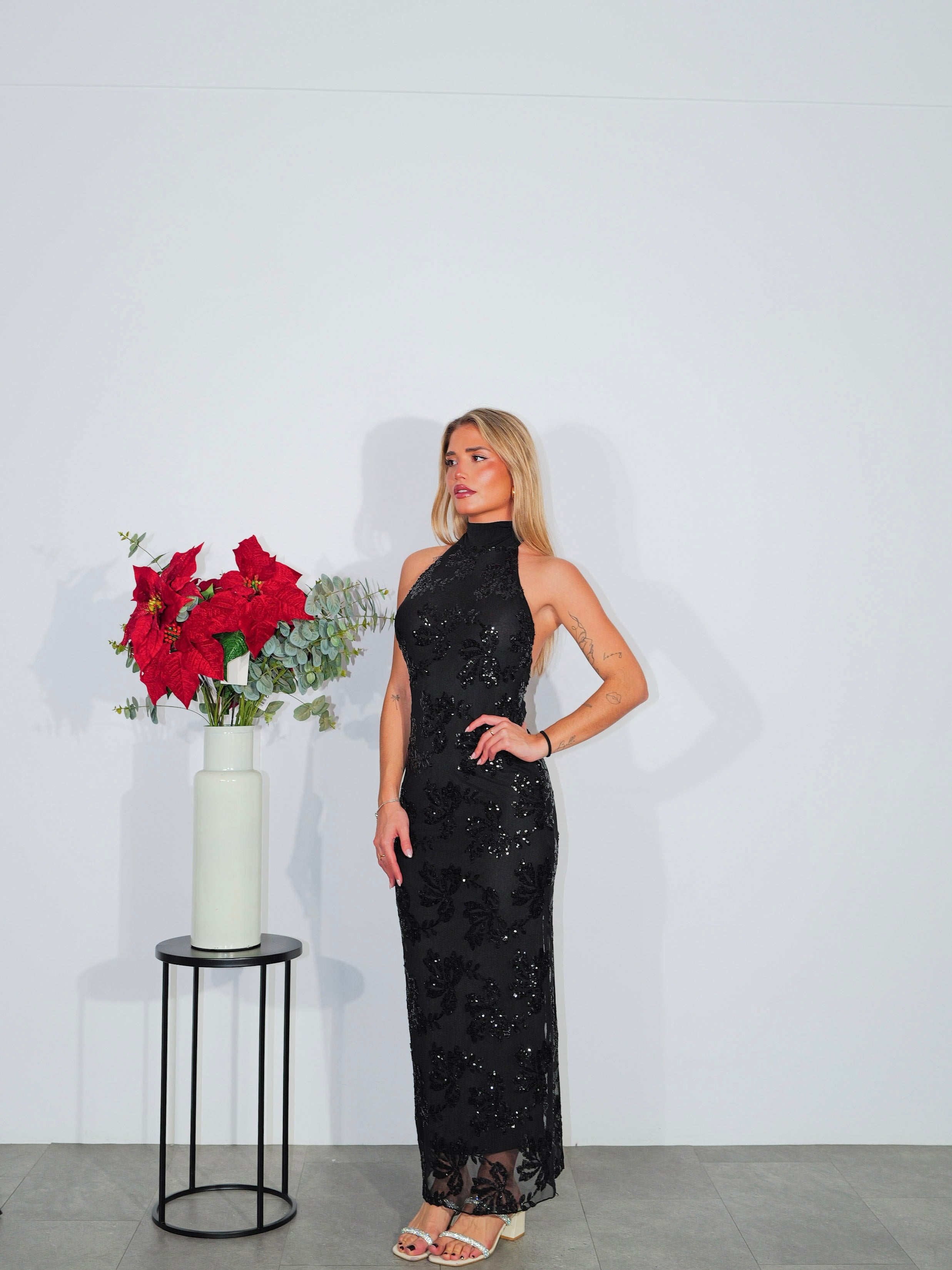 Vestido detalle tulle halter negro