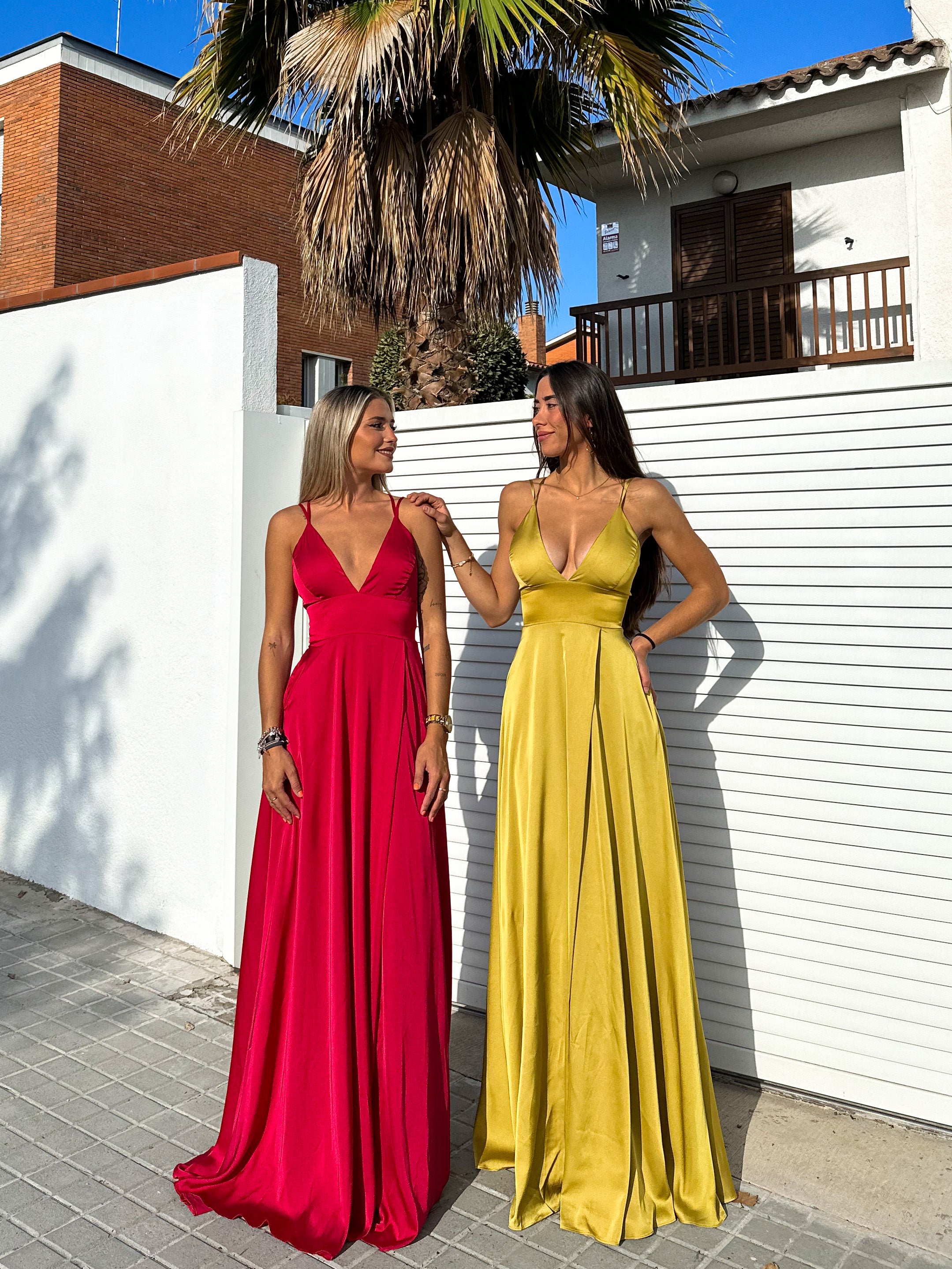 Vestido raso entrelazado vino