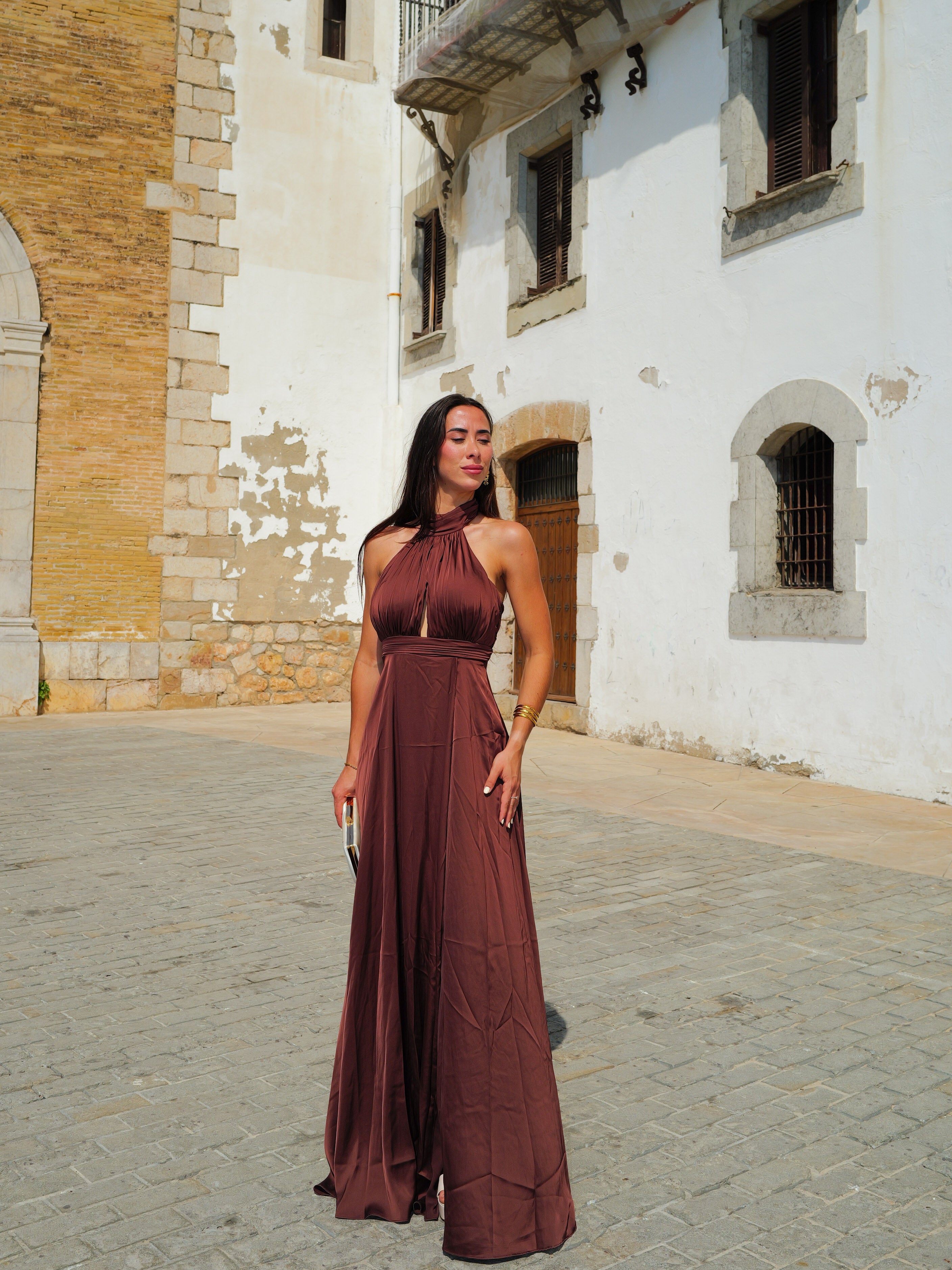 Vestido cuello halter abertura escote chocolate