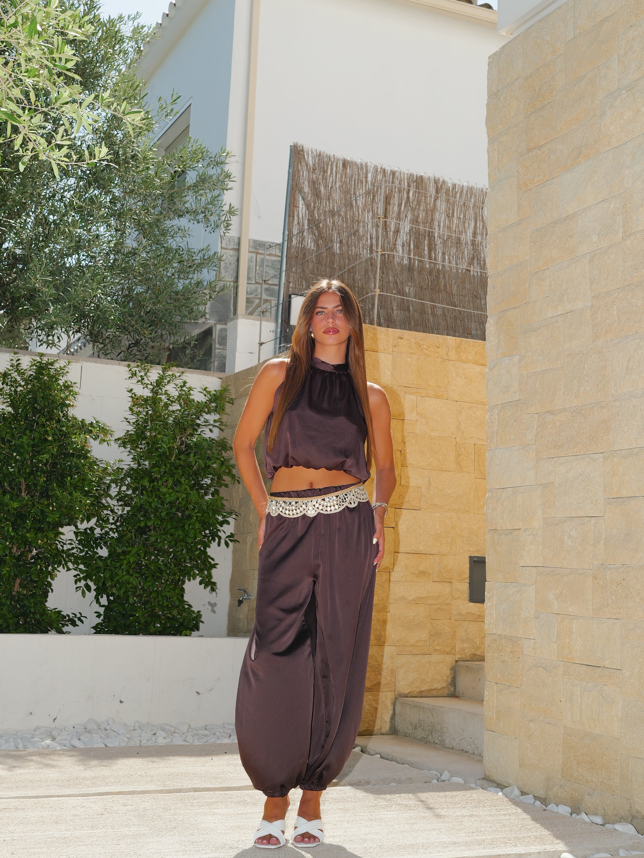 Conjunto raso pantalón bombacho chocolate