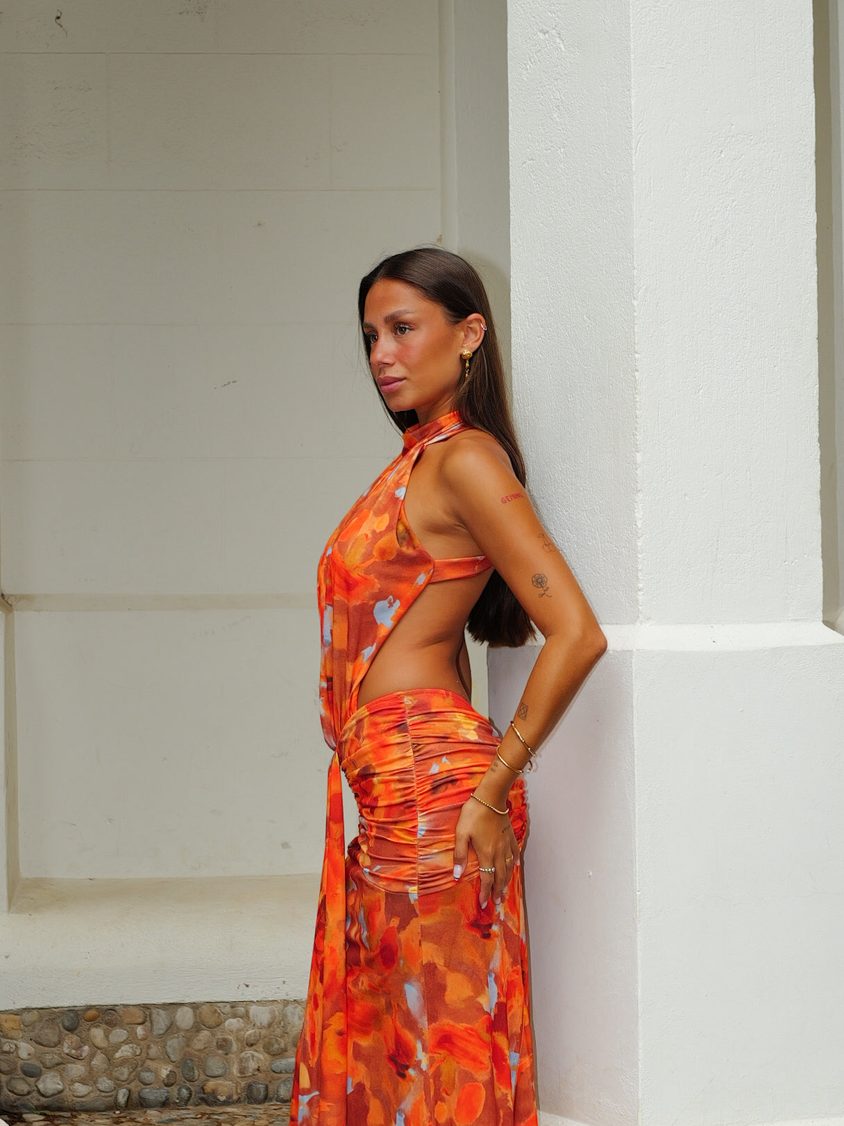 Vestido halter estampado cintura abierta caldera