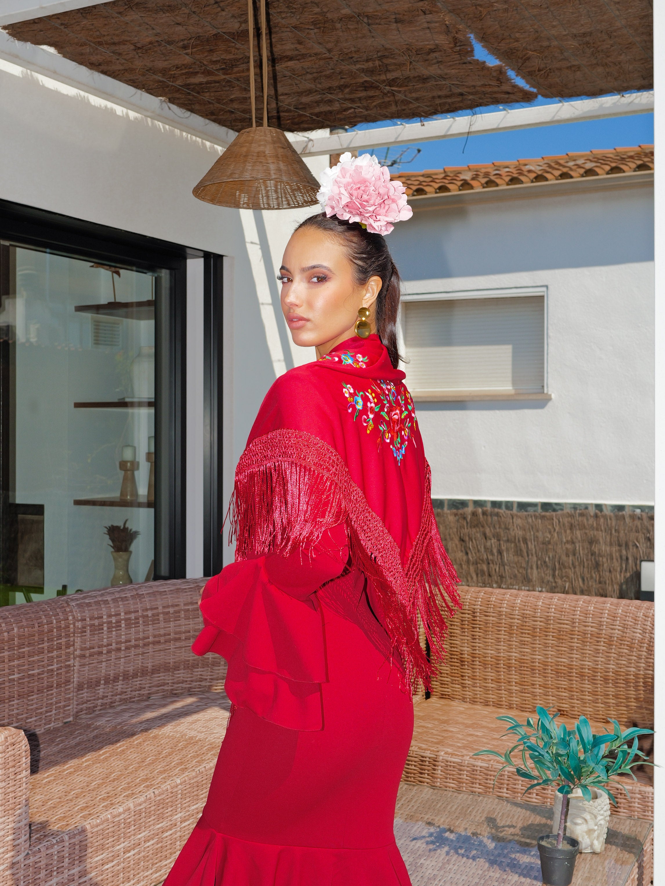 Flamenco shawl embroidered with burgundy flowers