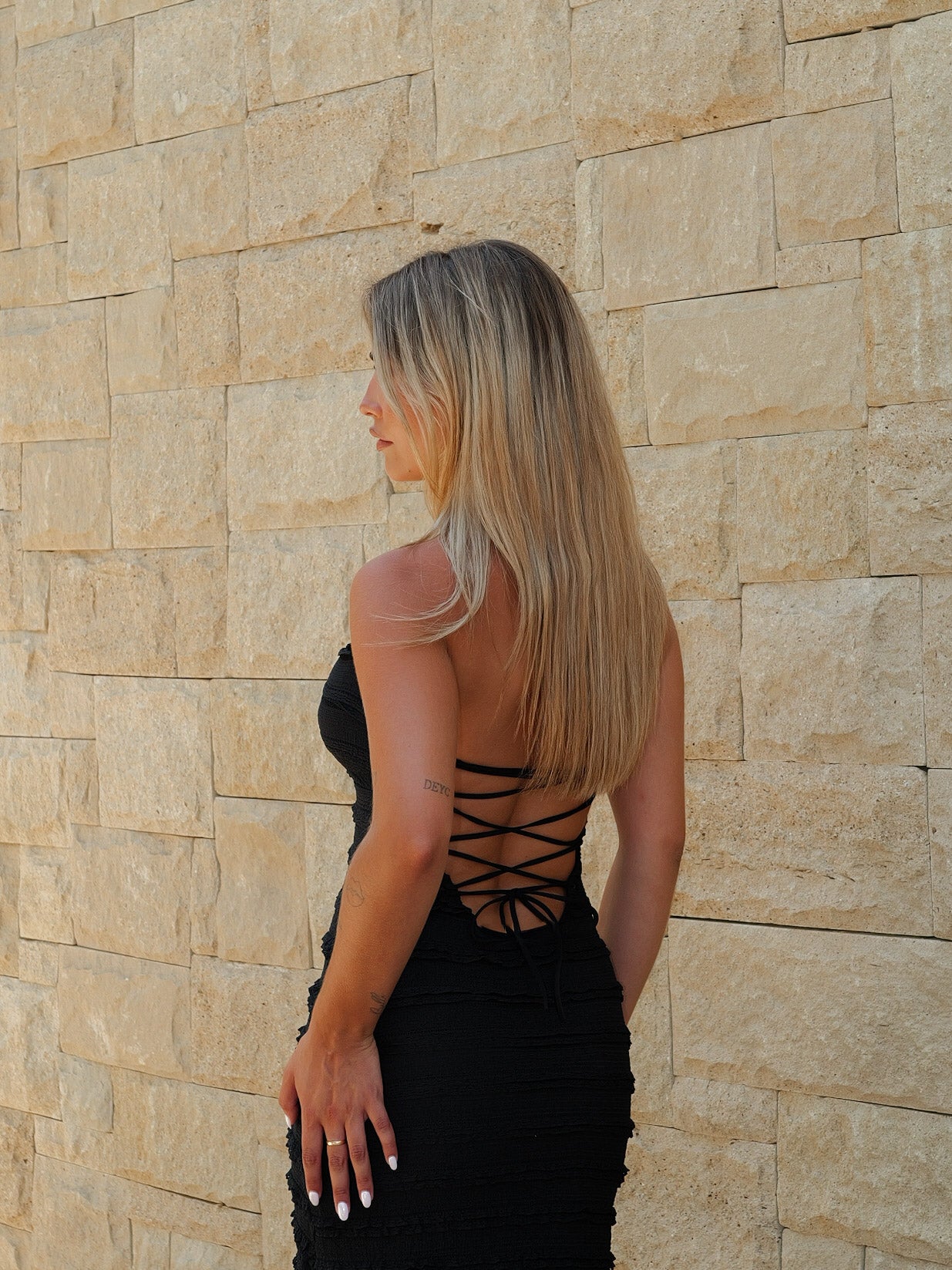 Vestido midi volantes encaje negro