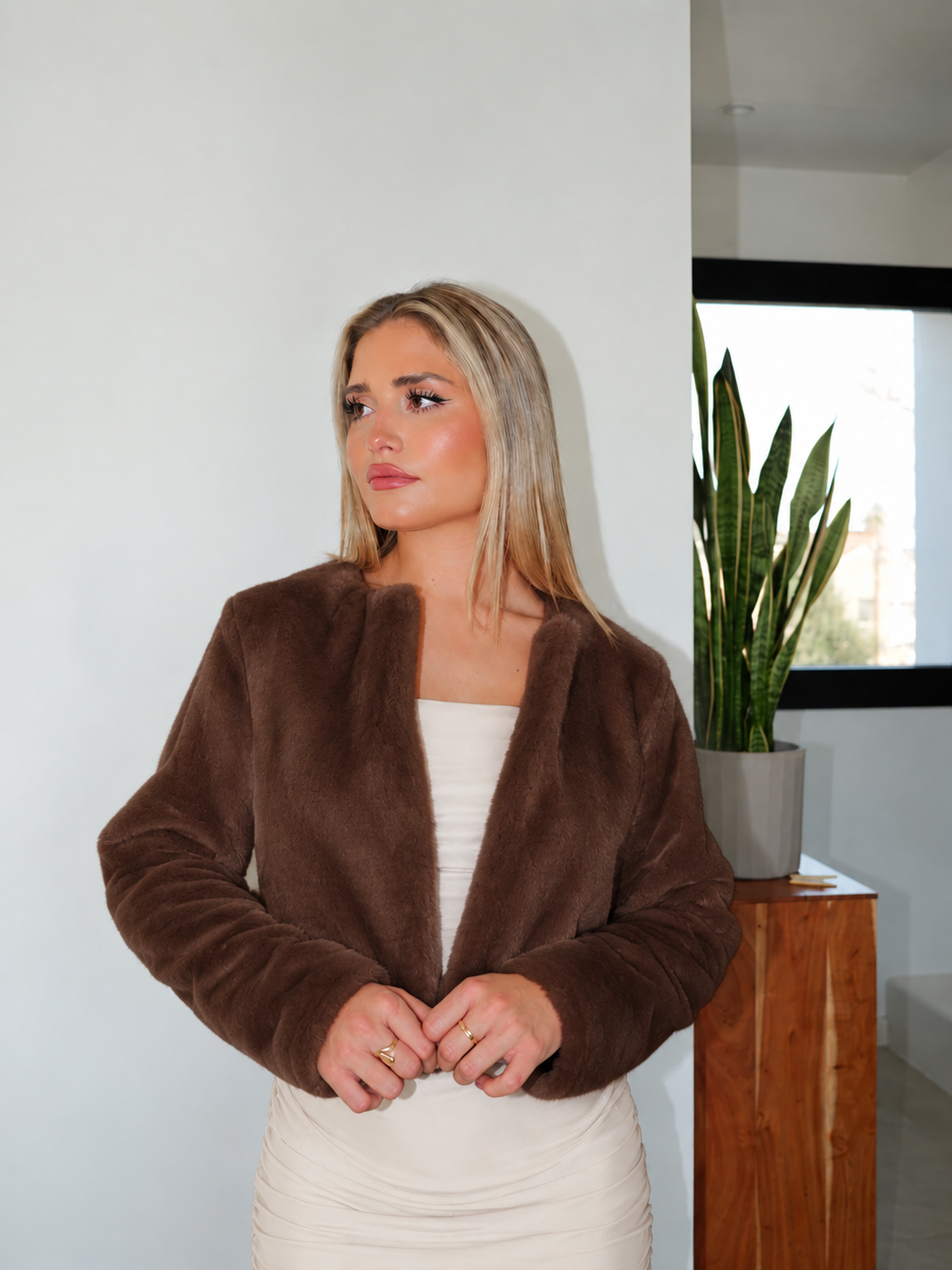 Chaqueta crop pelo chocolate