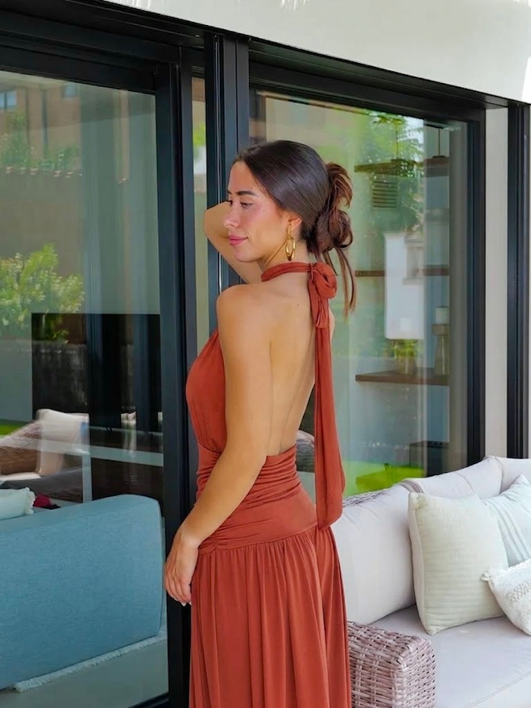Vestido halter drapeado espalda caldera