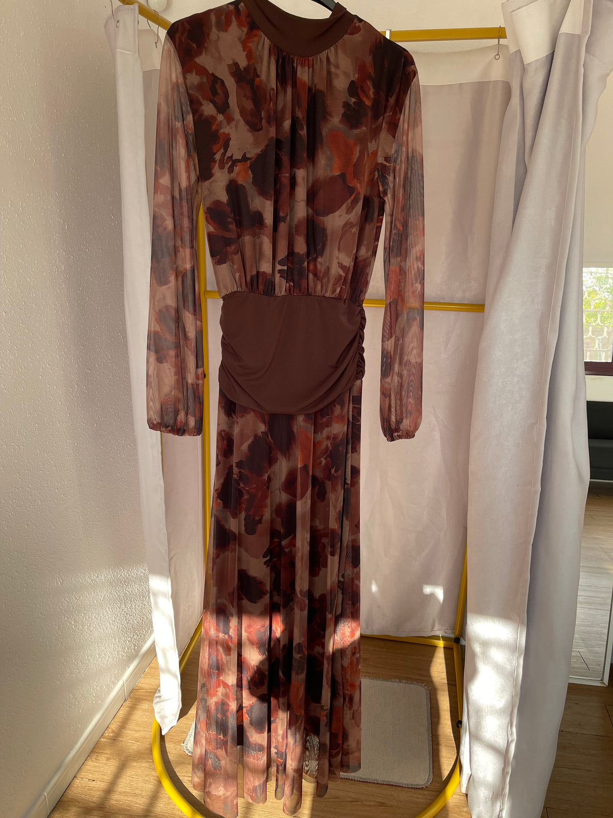 Vestido largo tulle espalda lazo chocolate