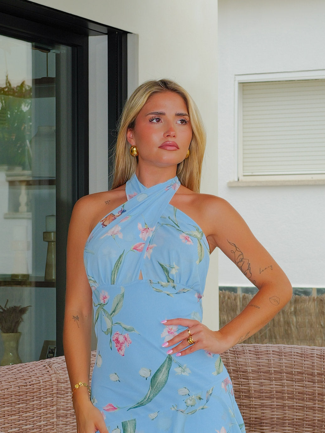 Vestido halter cruzado estampado celeste
