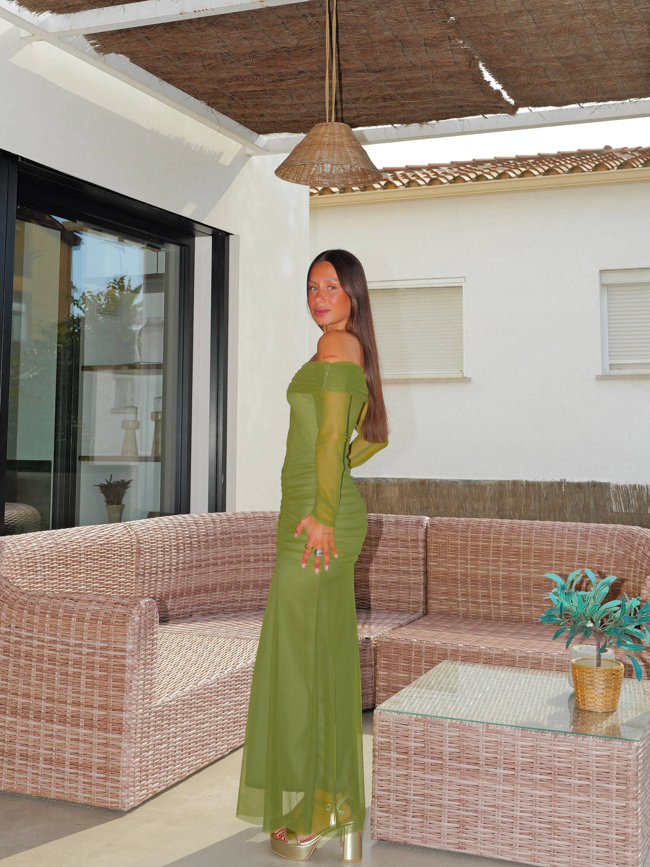 Vestido barco mangas tulle oliva