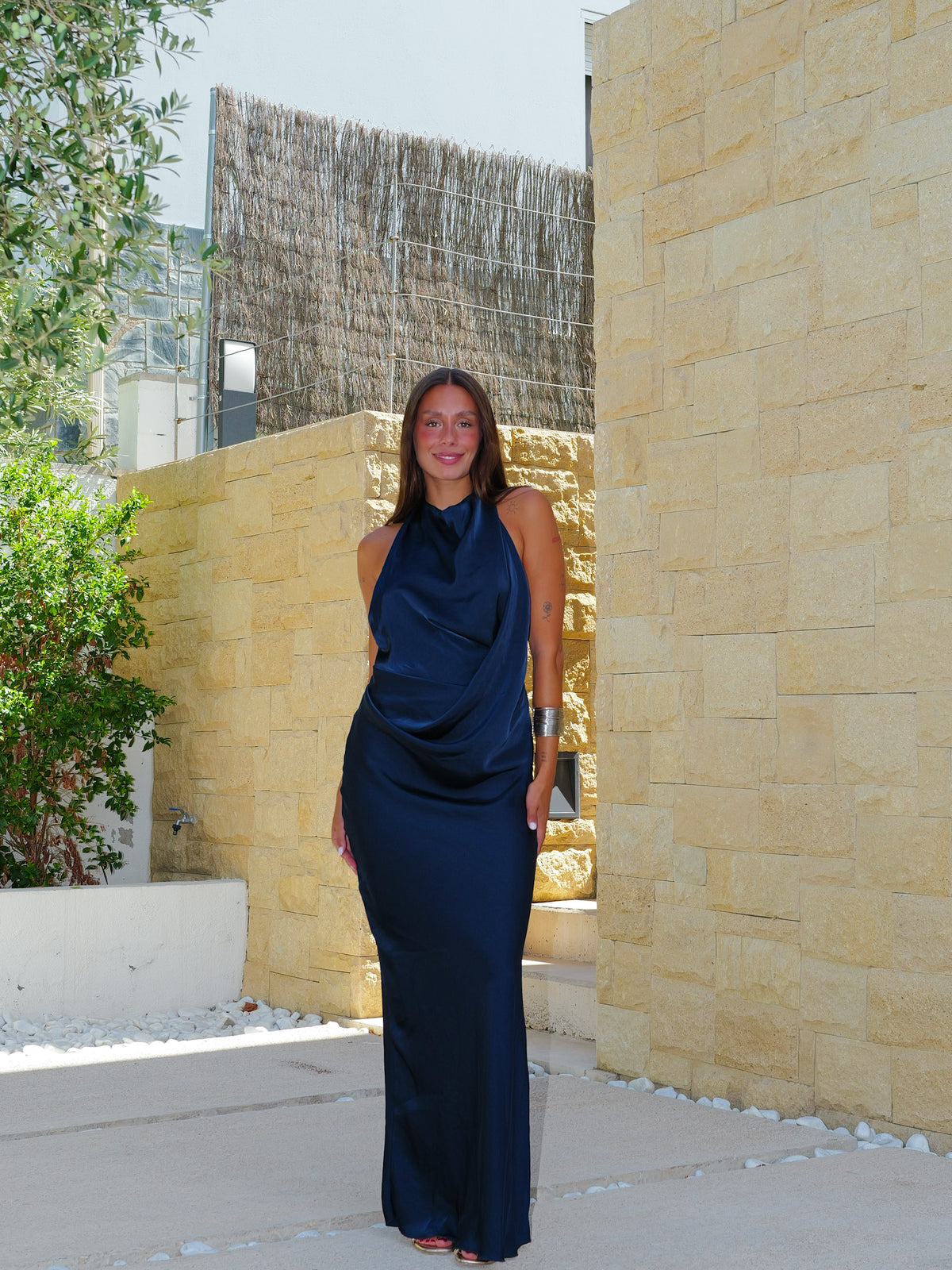 Vestido largo raso espalda halter marino