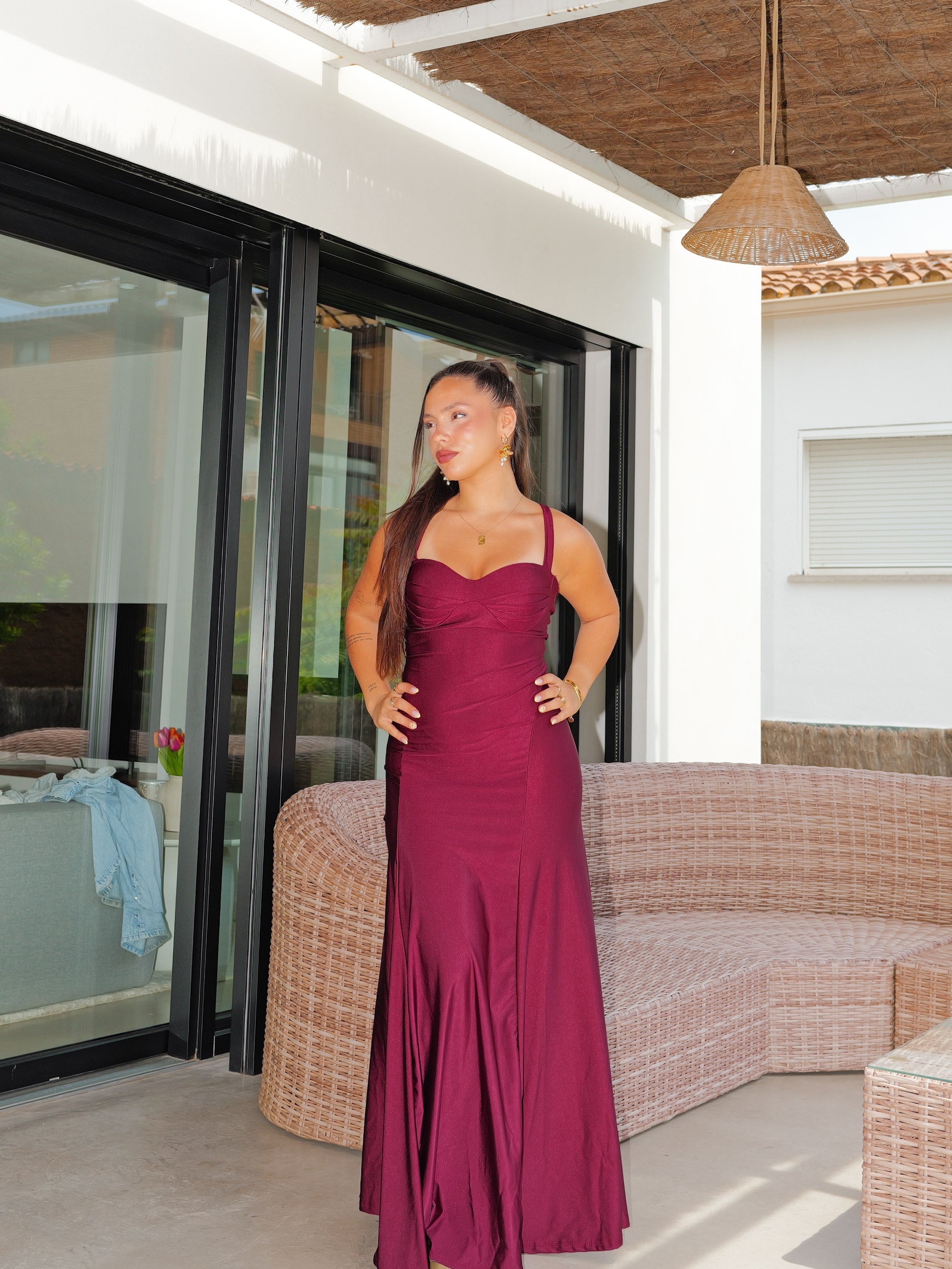 Vestido entrelazado escote concha burdeos