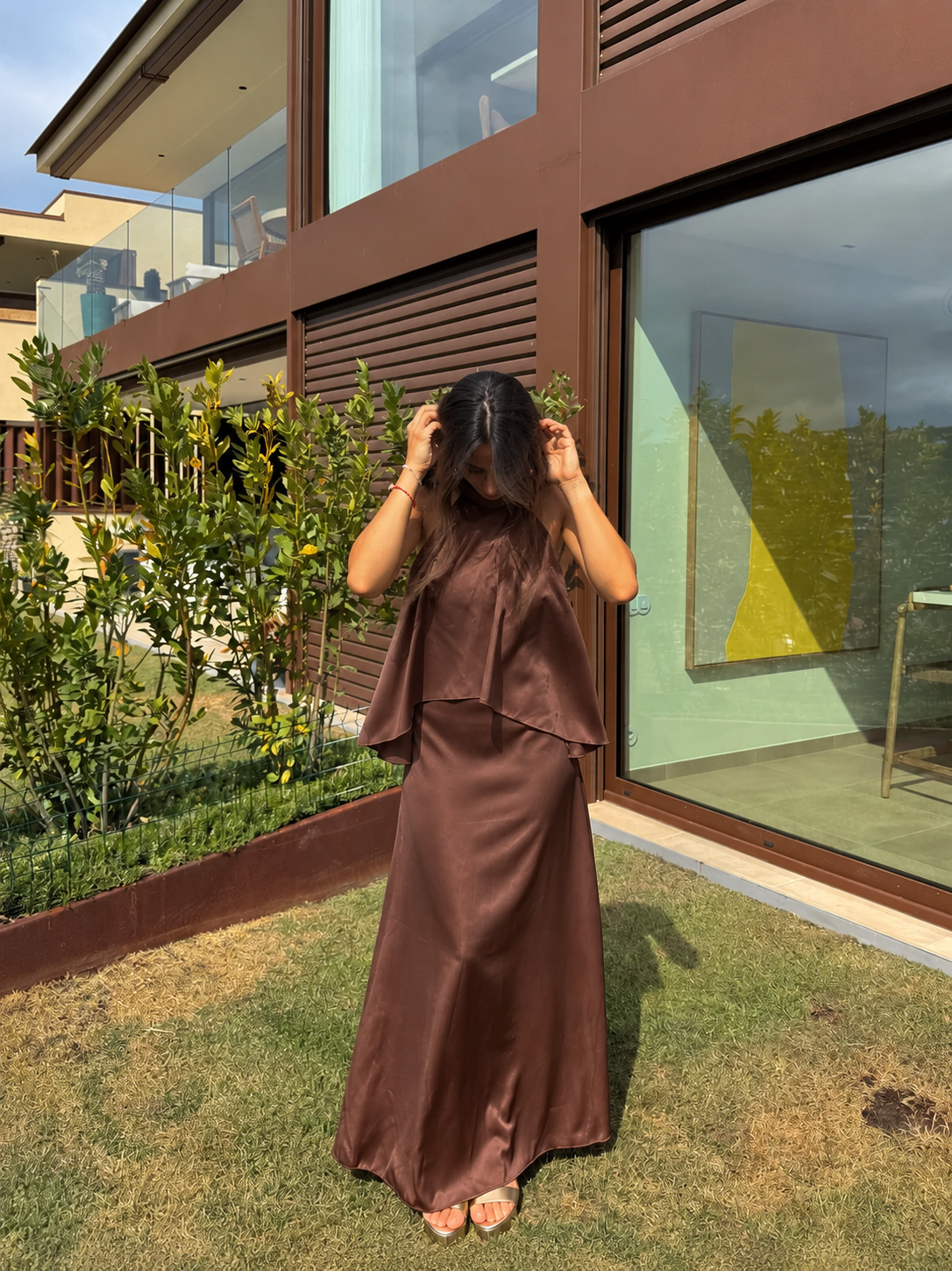 Vestido raso capa chocolate