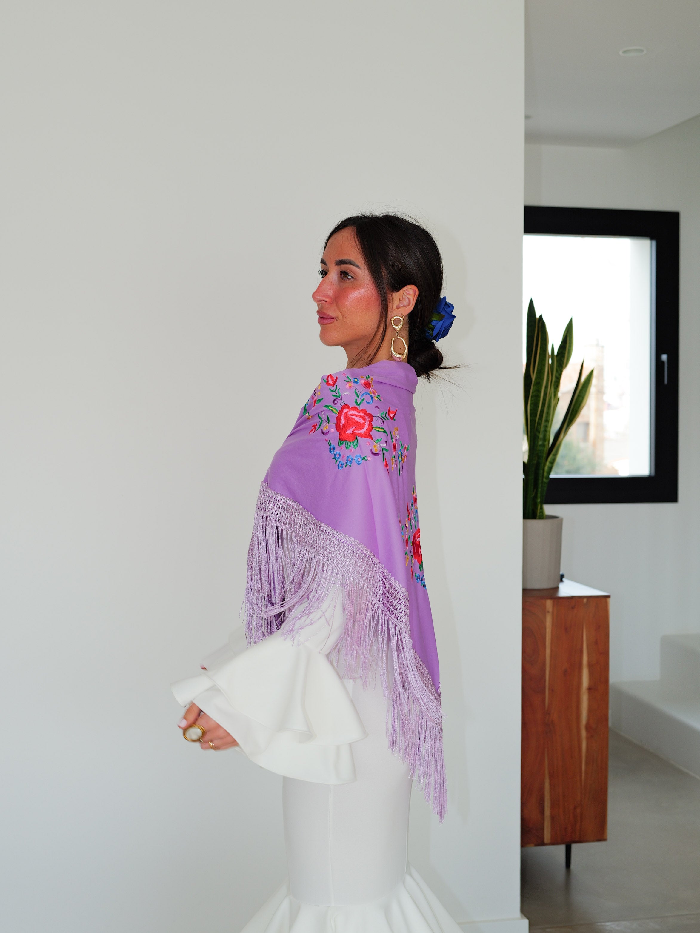 Mantón flamenca bordado flores lila