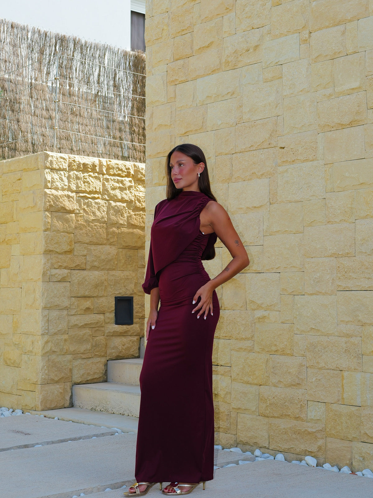 Vestido largo manga asim capa burdeos