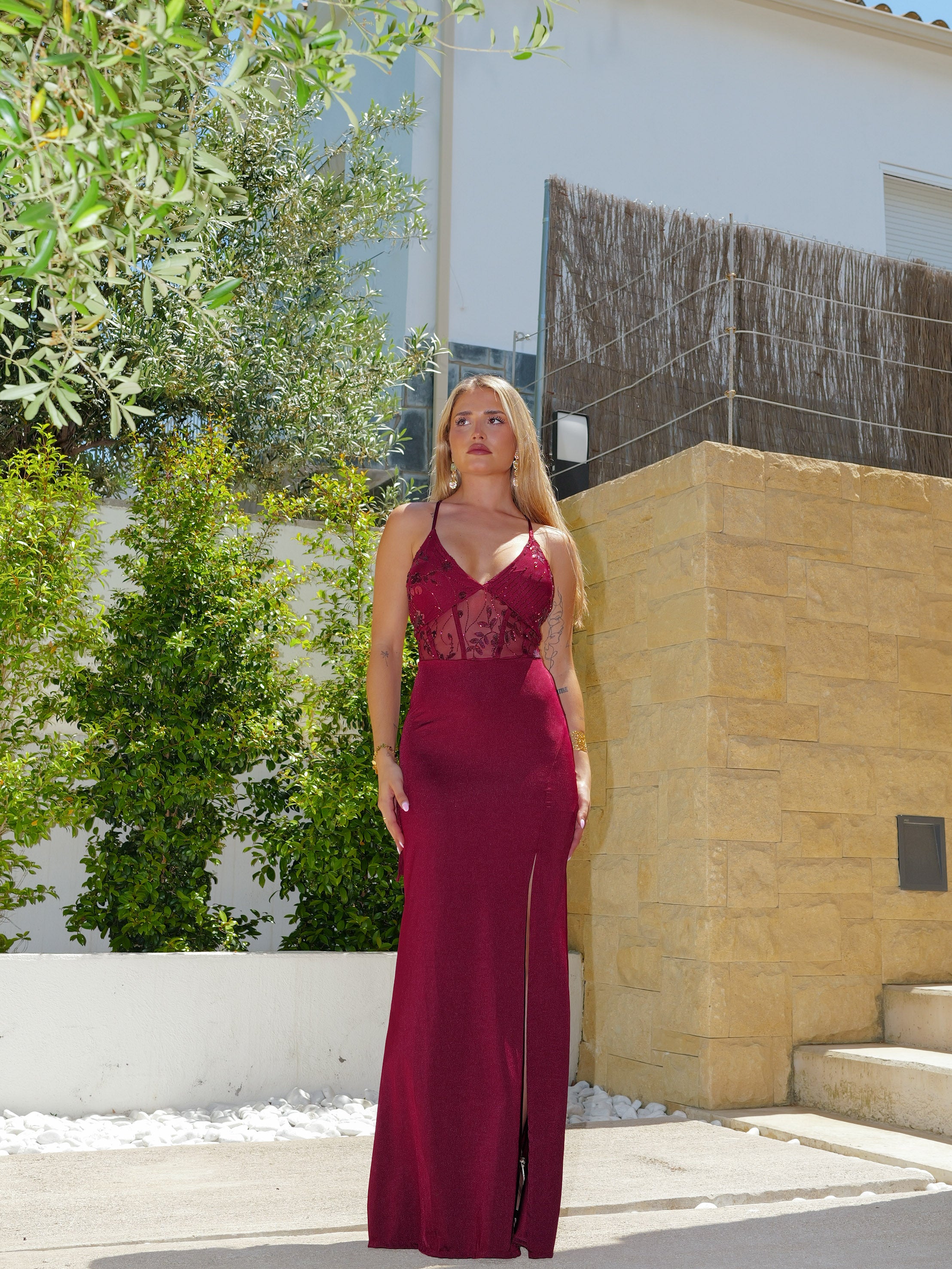 Vestido largo detalles corsé burdeos