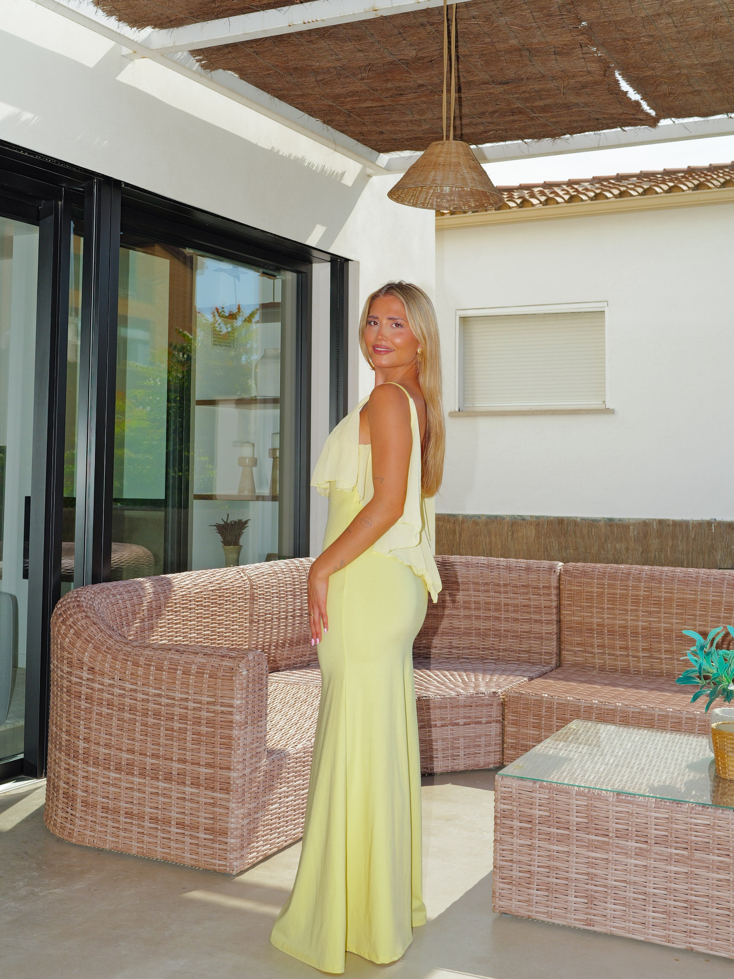 Vestido tirantes escote volantes amarillo