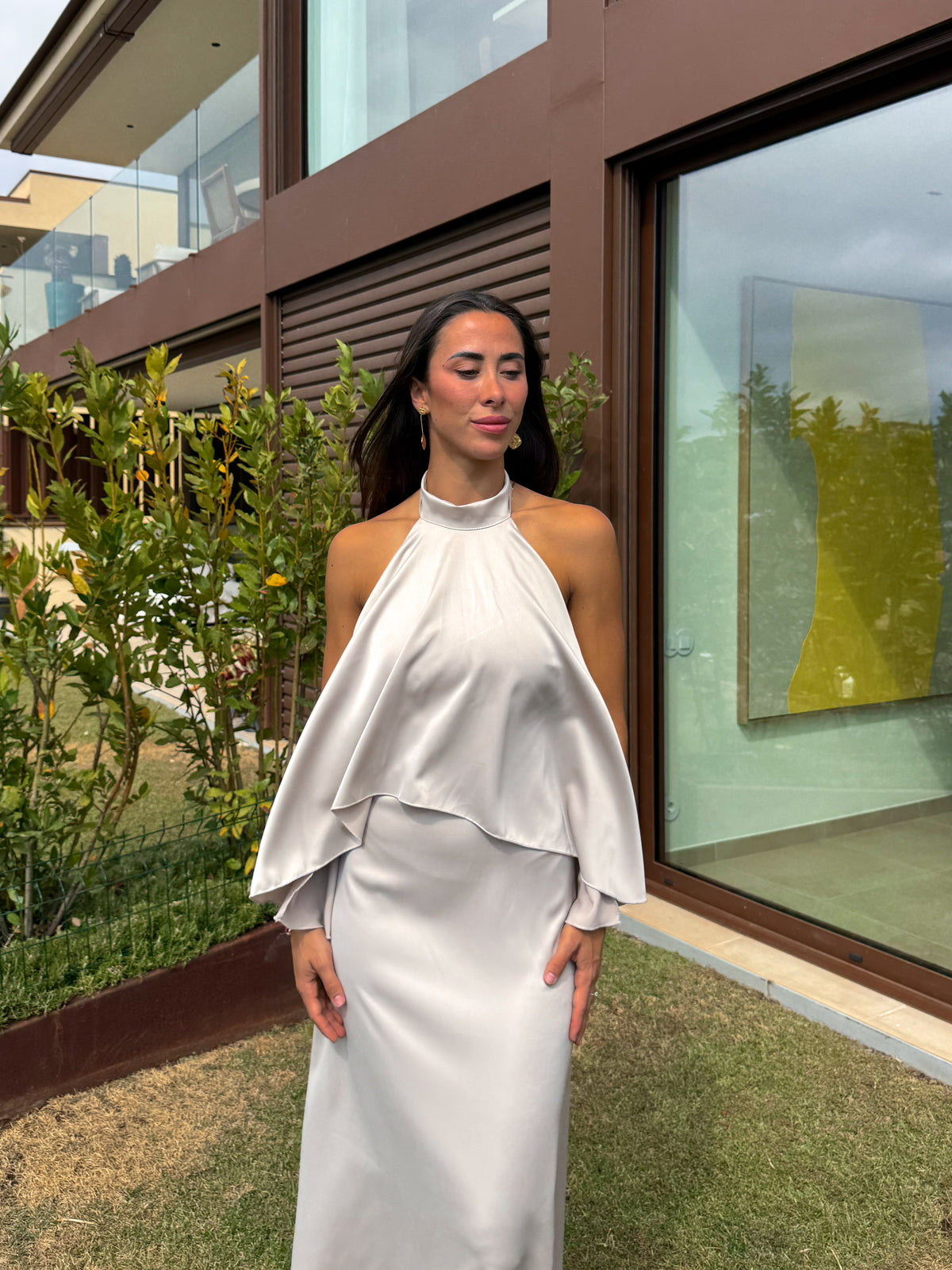 Vestido raso capa beige