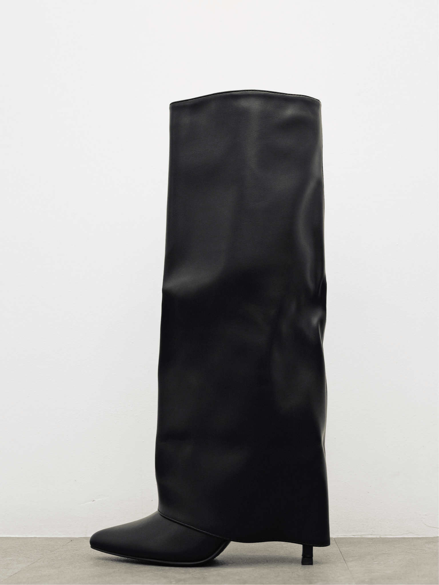 Bota tacón punta lisa negra - SORELLAS