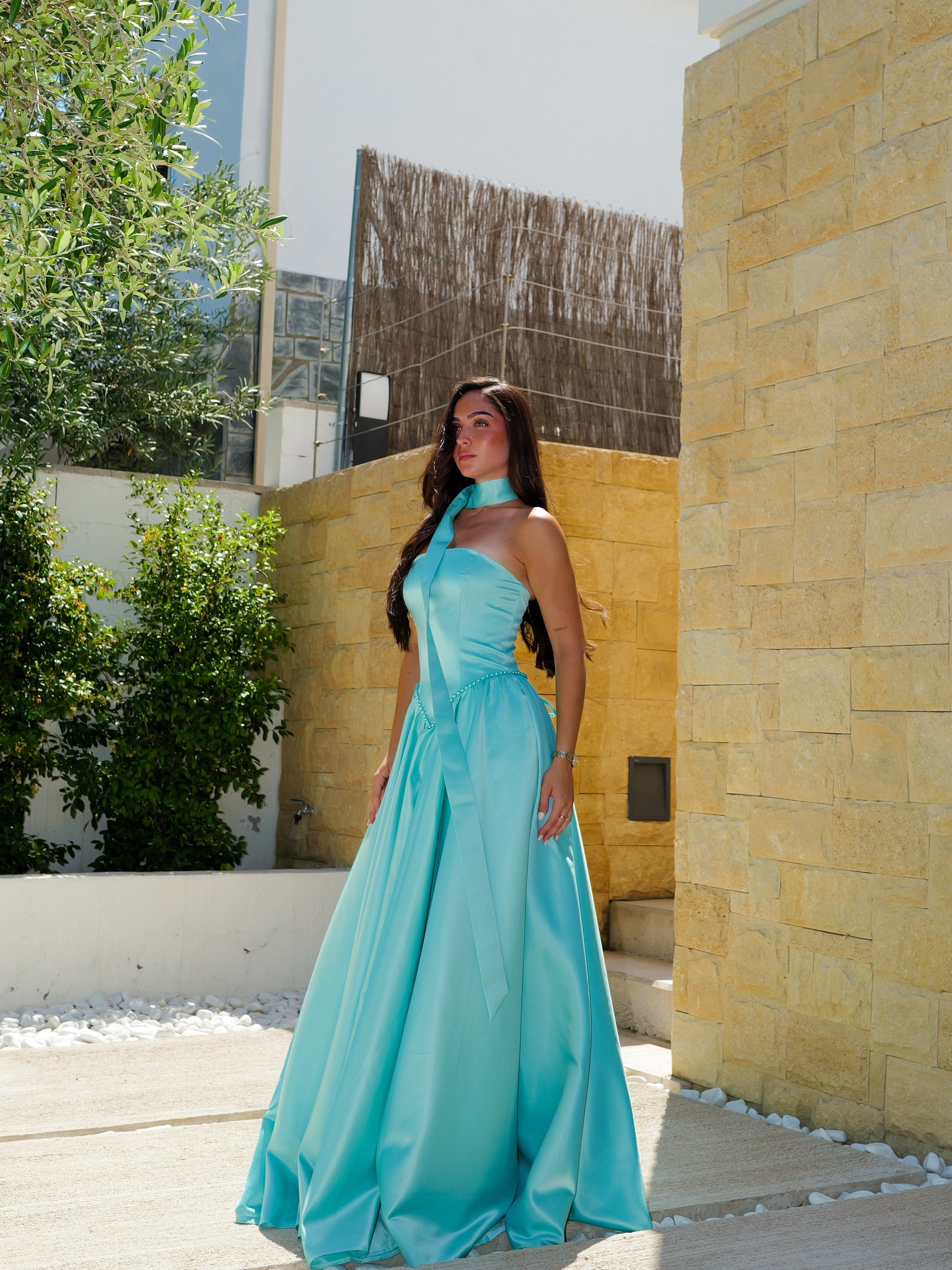 Vestido largo cintura perlas turquesa