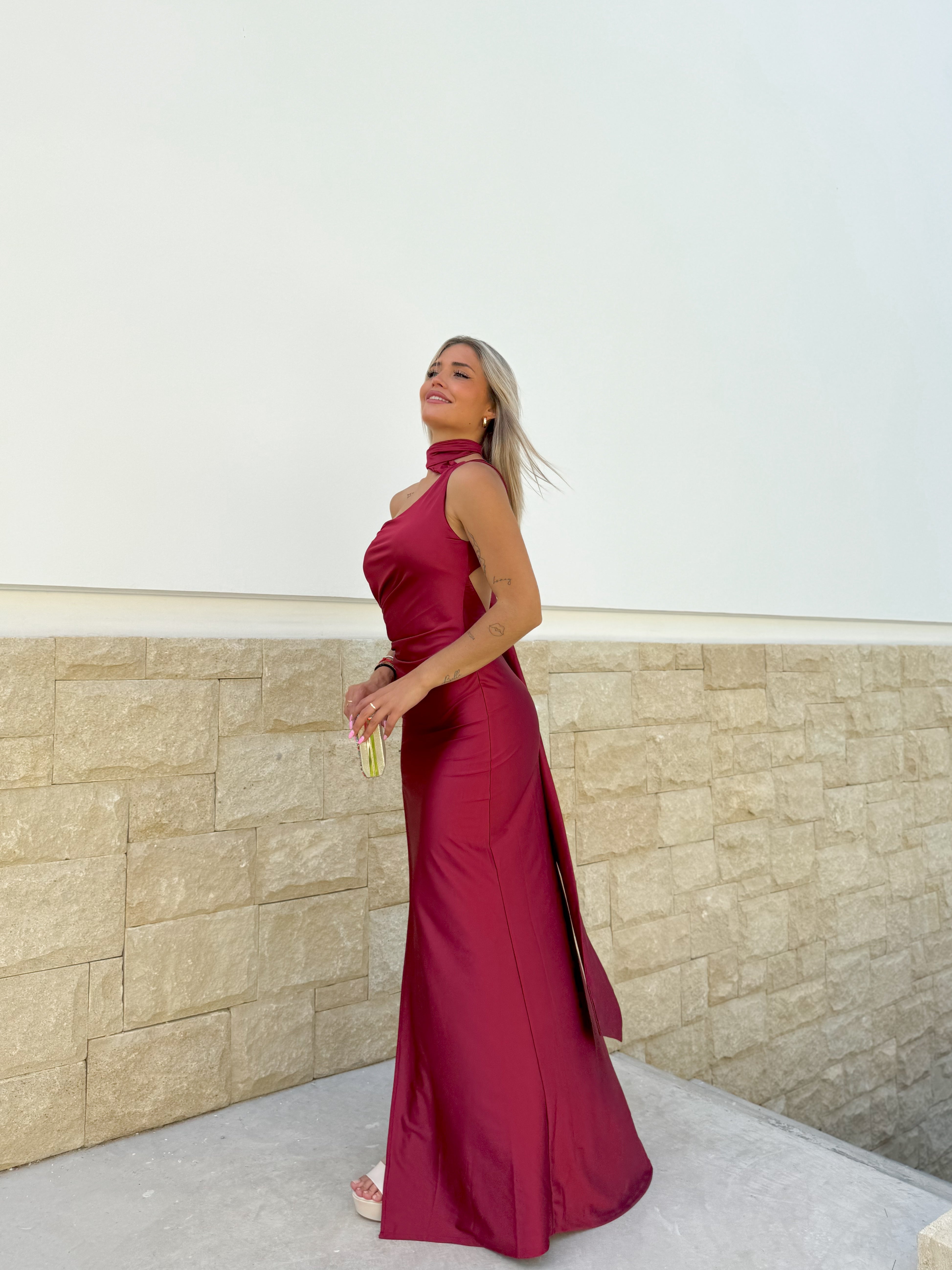 Vestido asim choker espalda burdeos