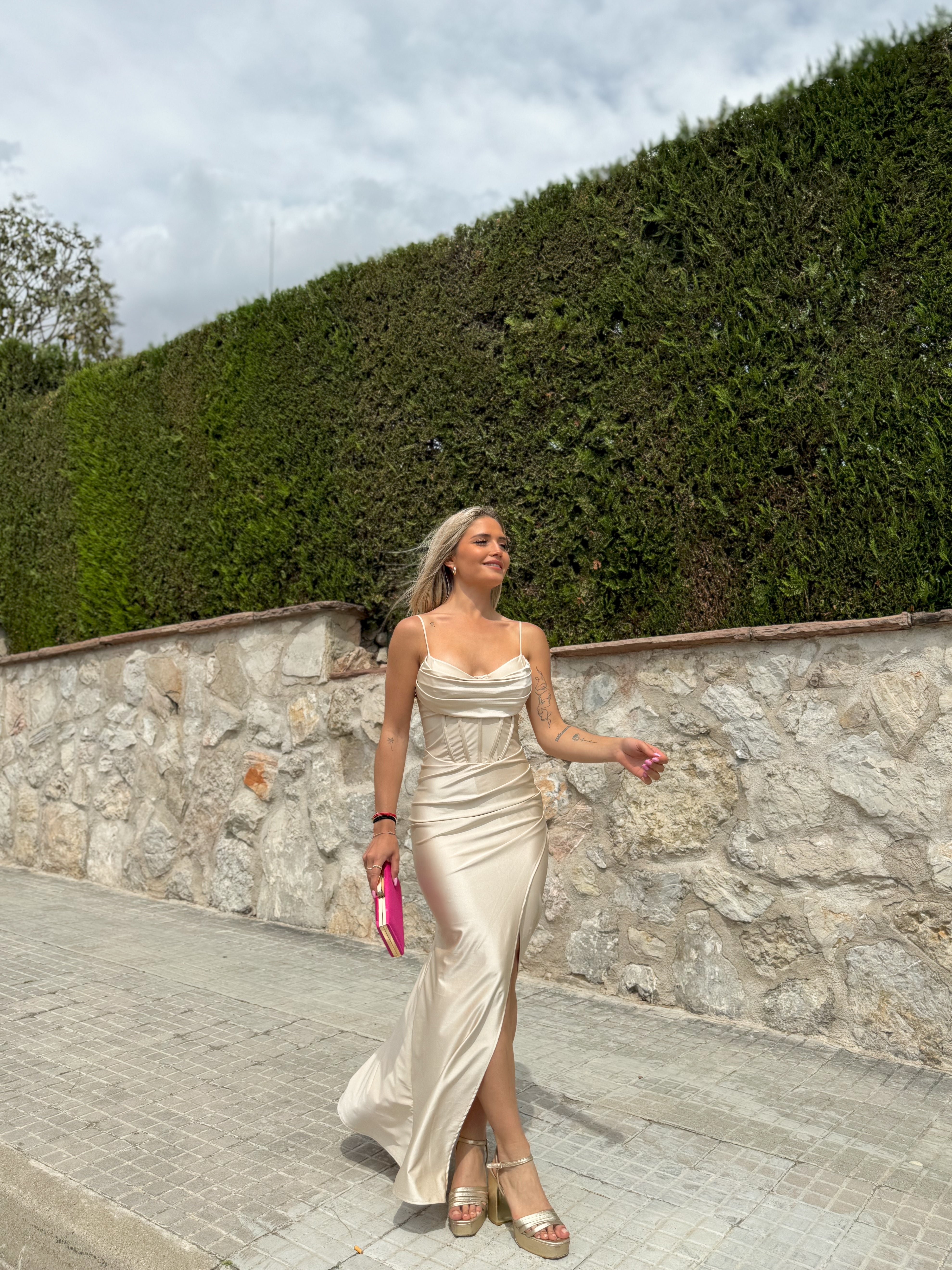 Vestido largo corse satinado beige