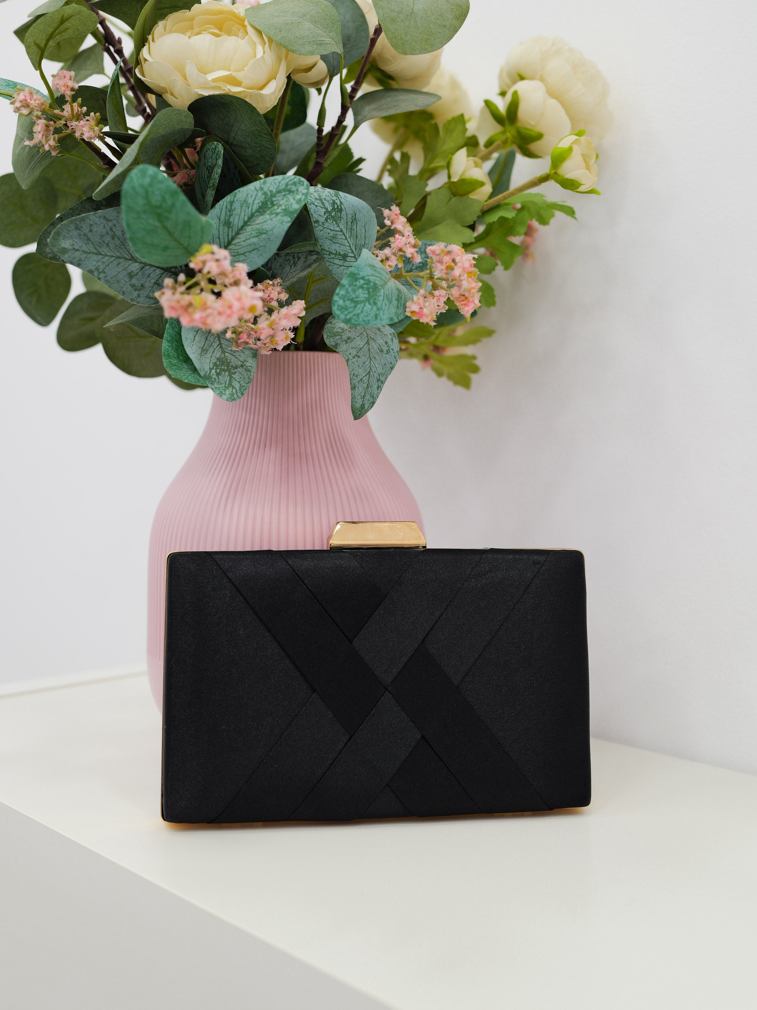 Clutch satinado negro