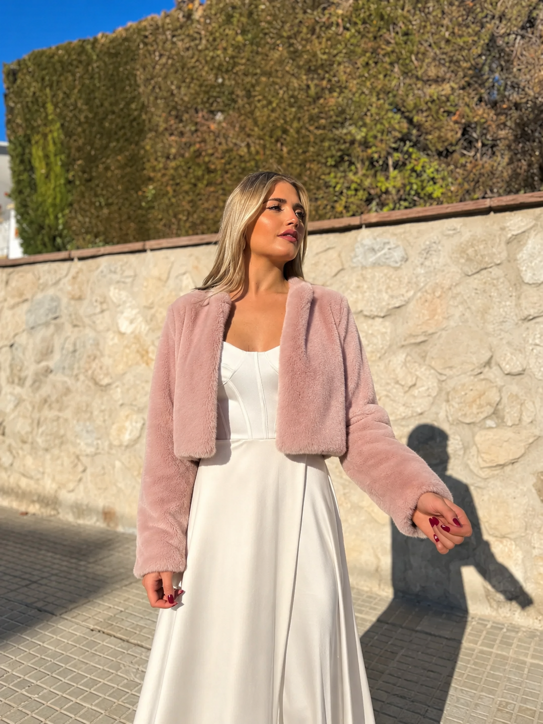 Chaqueta crop pelo rosa