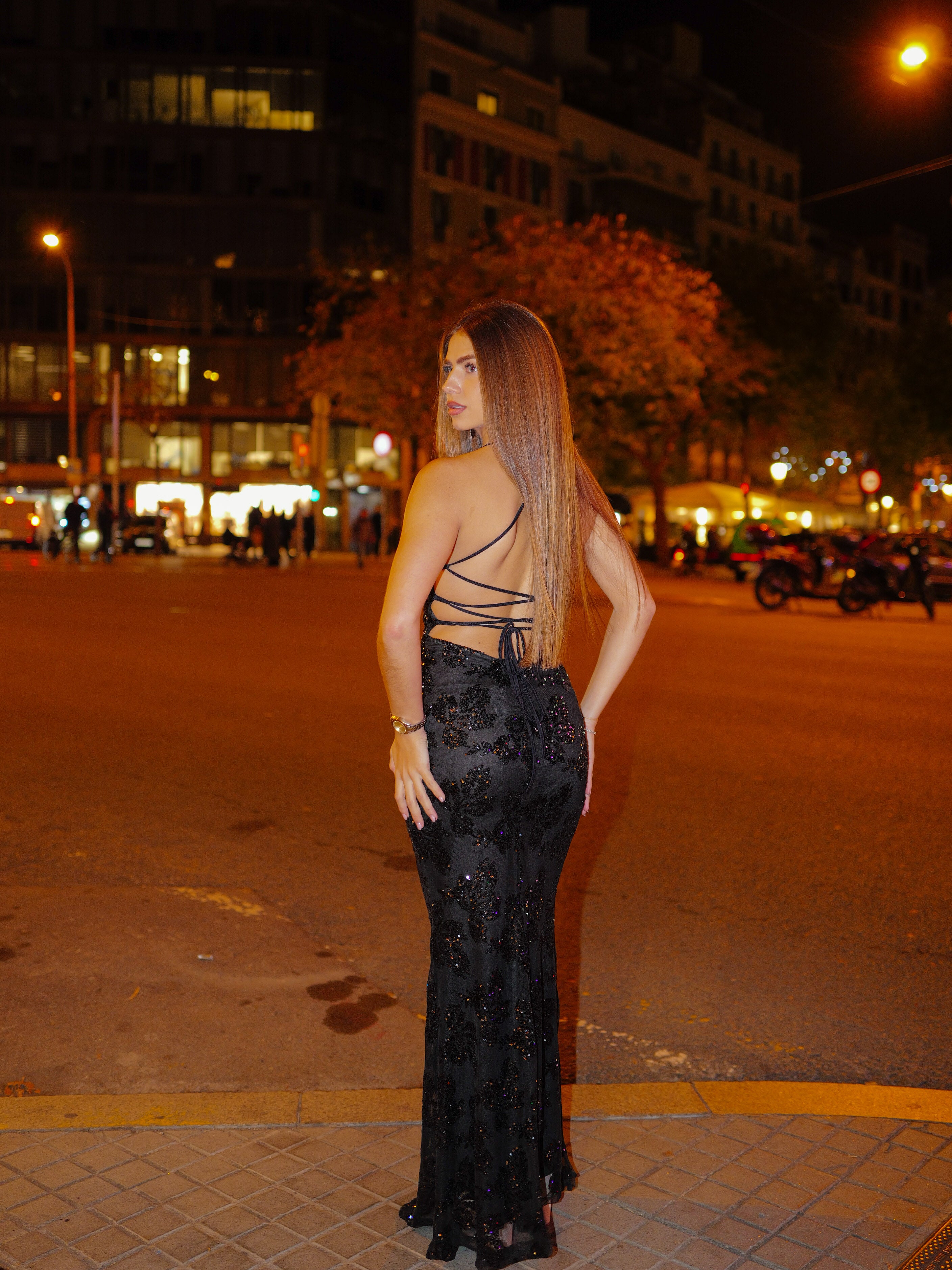 Vestido largo entrelazado detalles tulle negro