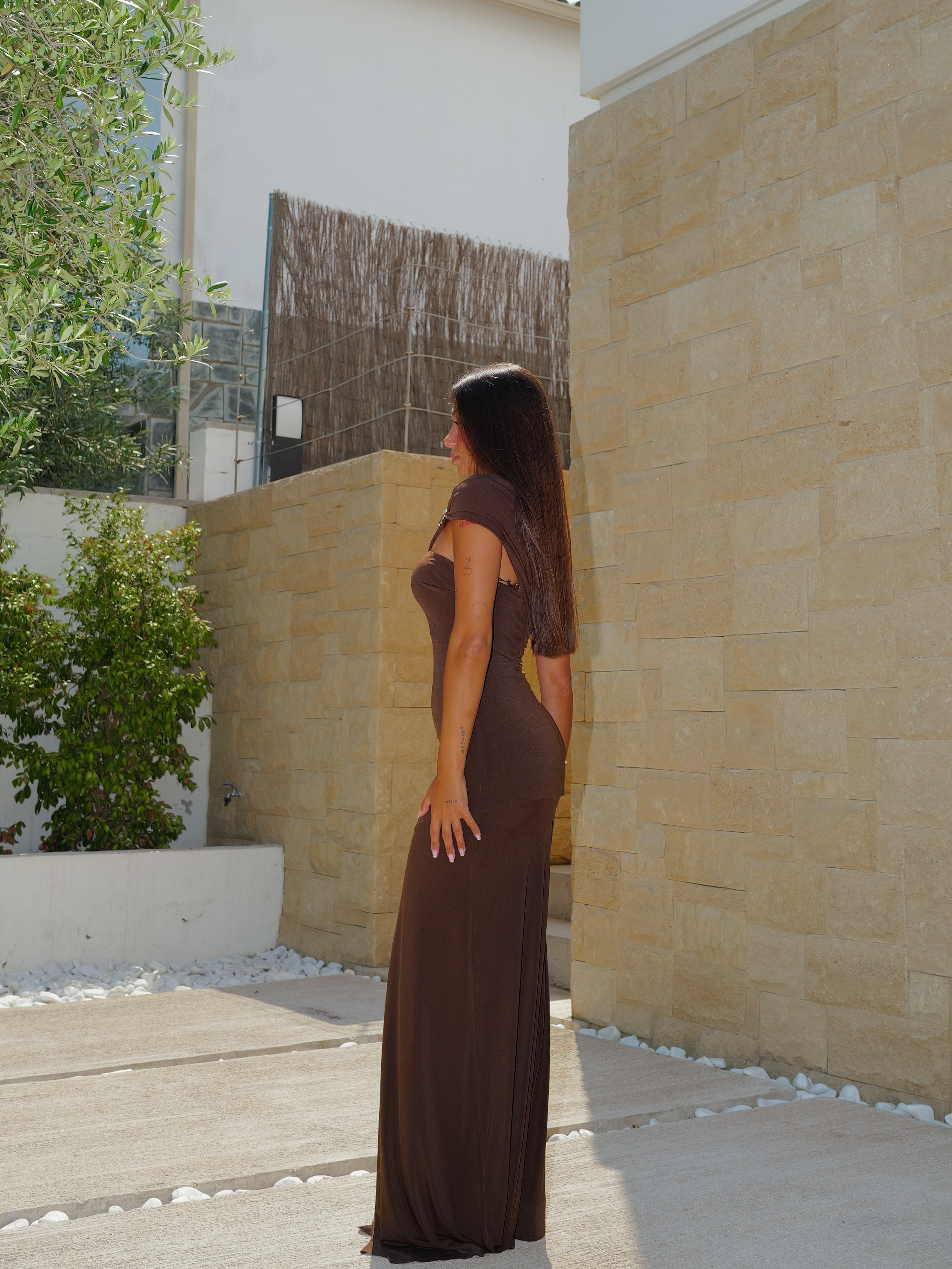 Vestido largo tirante detalle chocolate