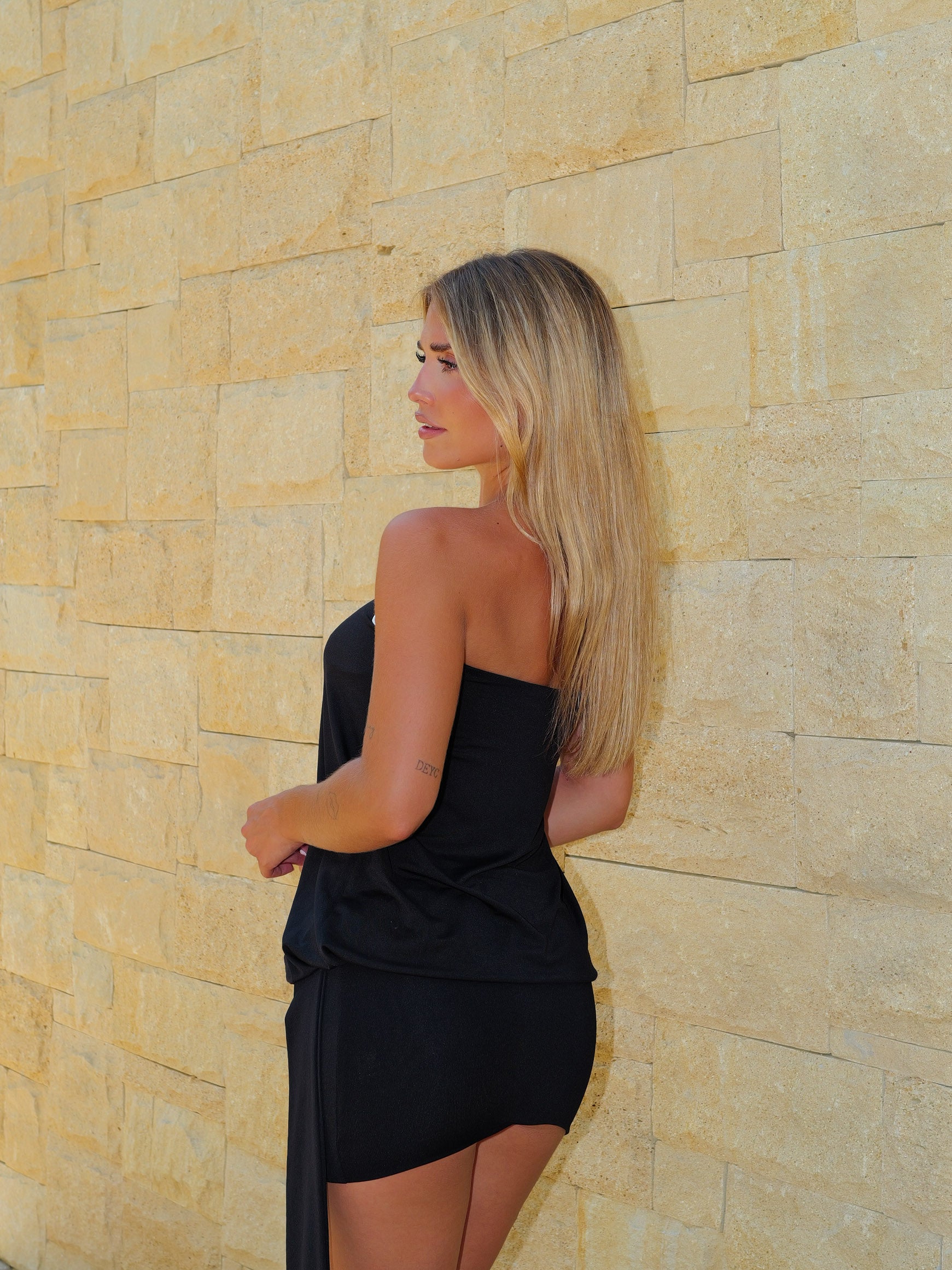 Vestido mini detalle tachuelas negro