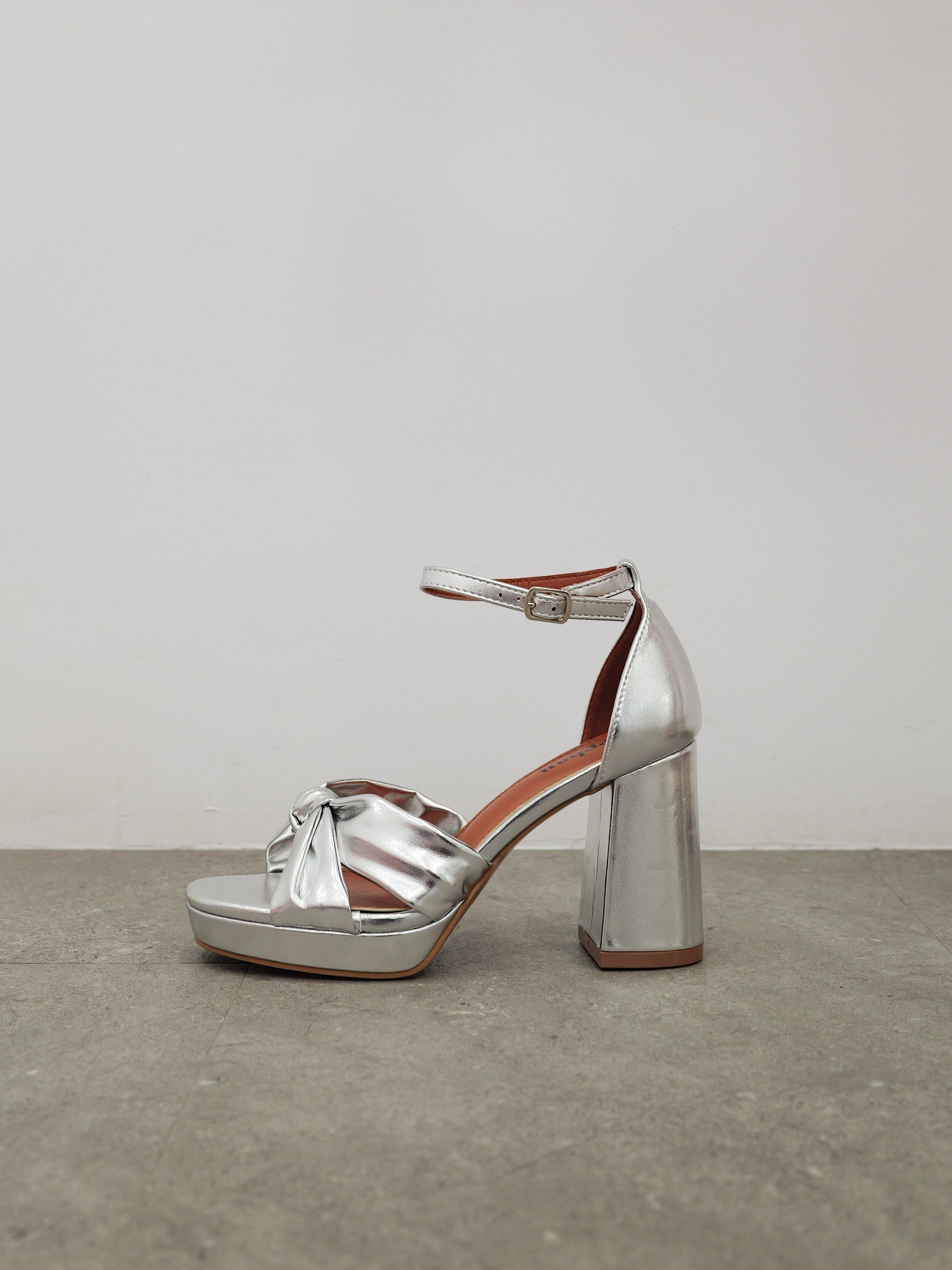 Zapatos plataforma nudo plateado