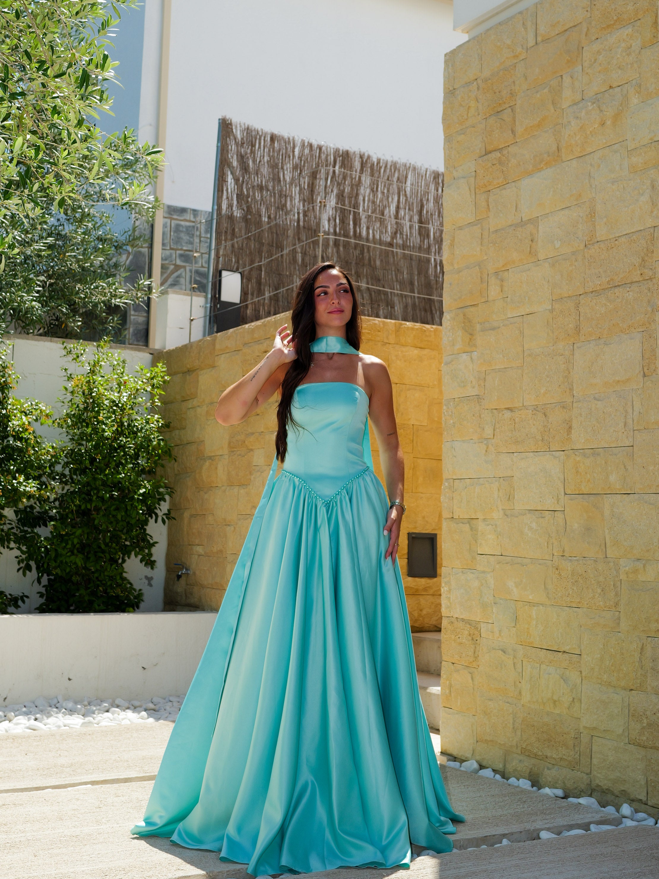 Vestido largo cintura perlas turquesa
