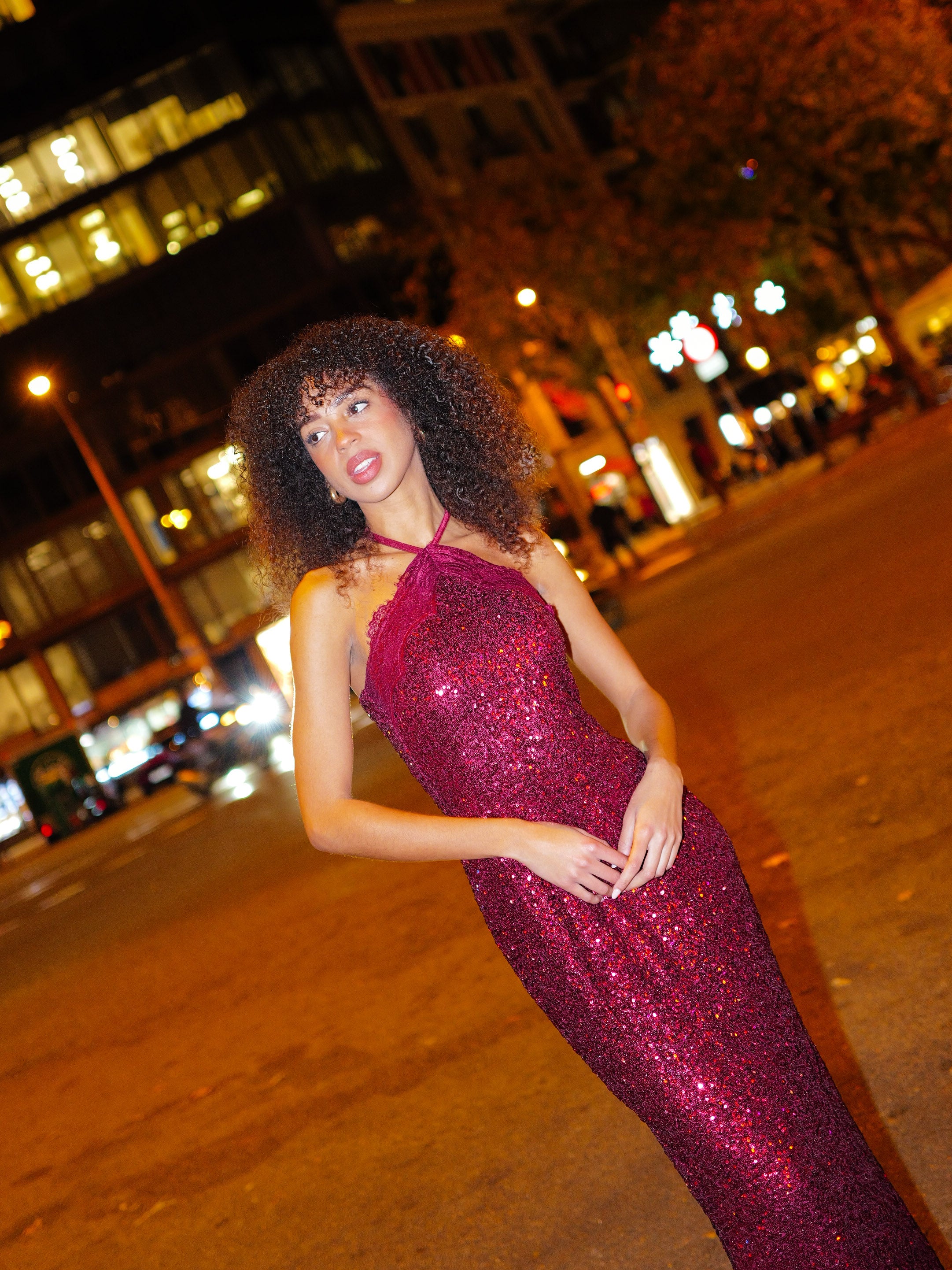 Vestido glitter largo halter burdeos