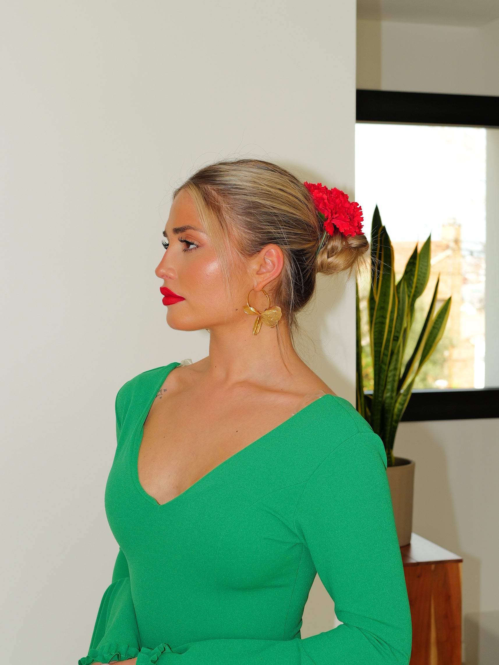 Pendientes de aros con flores dorados