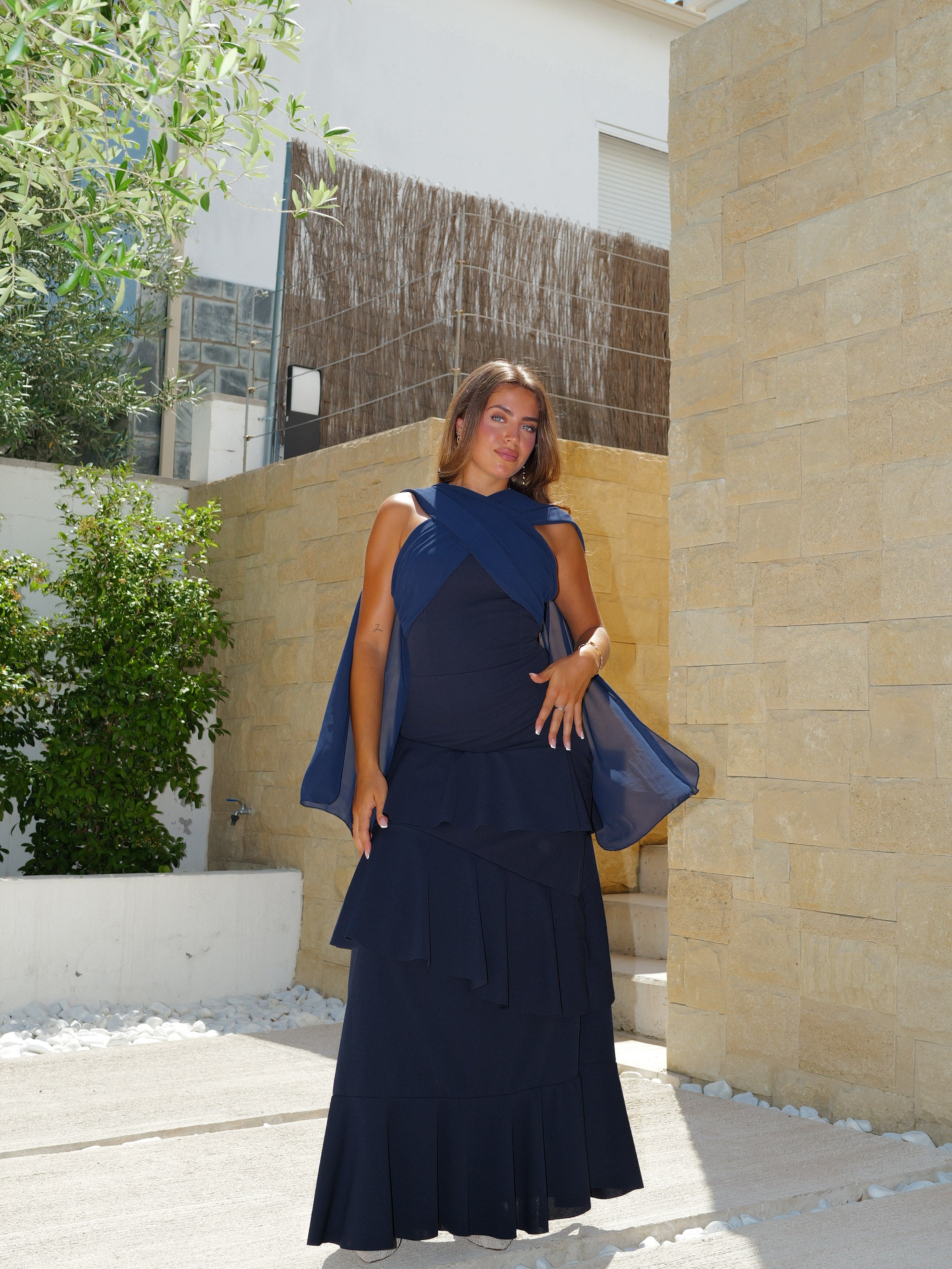 Abito blu navy con balze asimmetriche