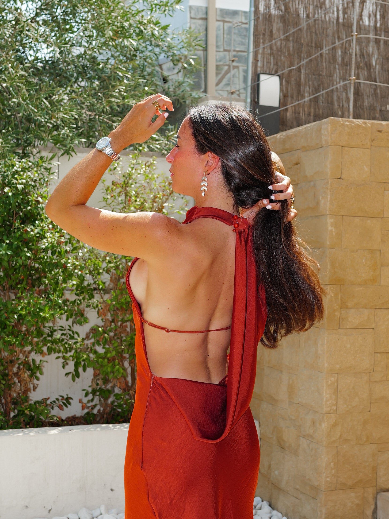Vestido halter raso espalda caldera