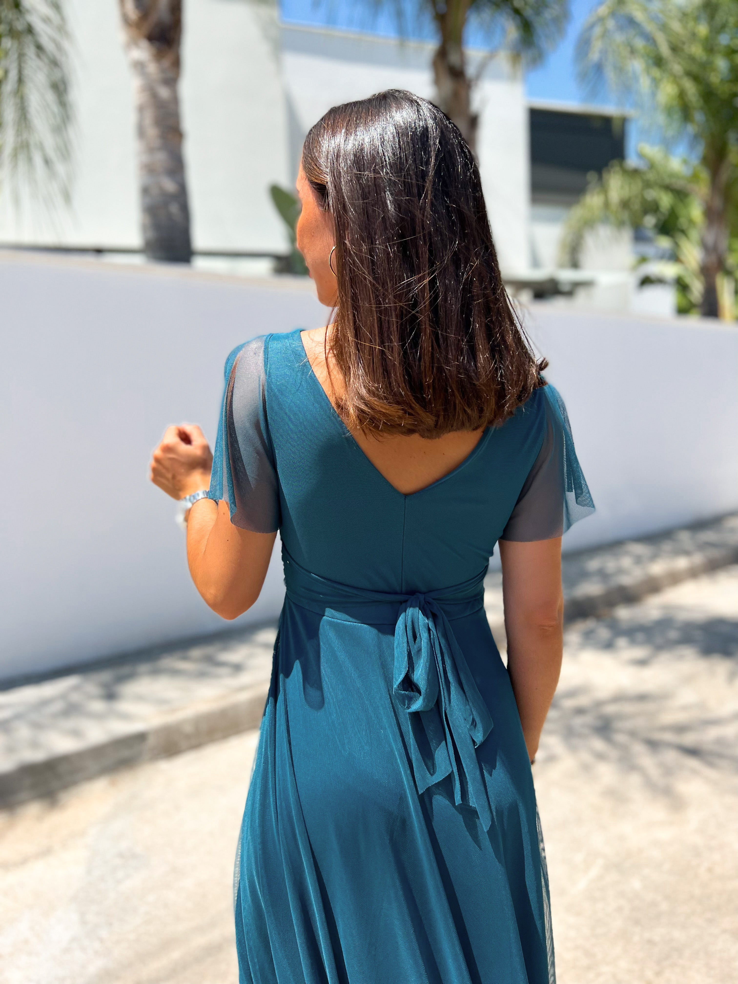 Robe en tulle avec manches en pétrole