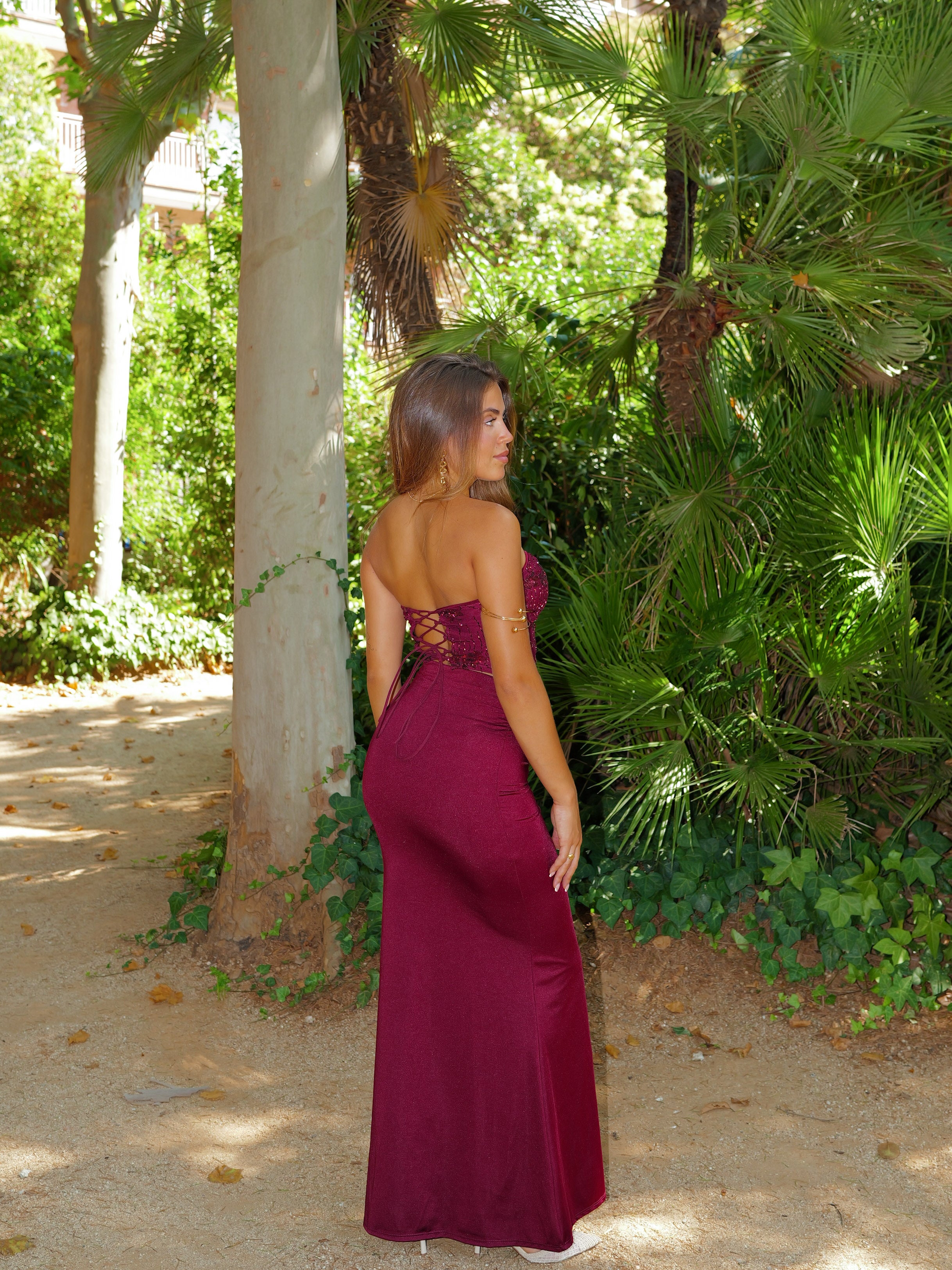 Conjunto top corsé detalles brillo burdeos