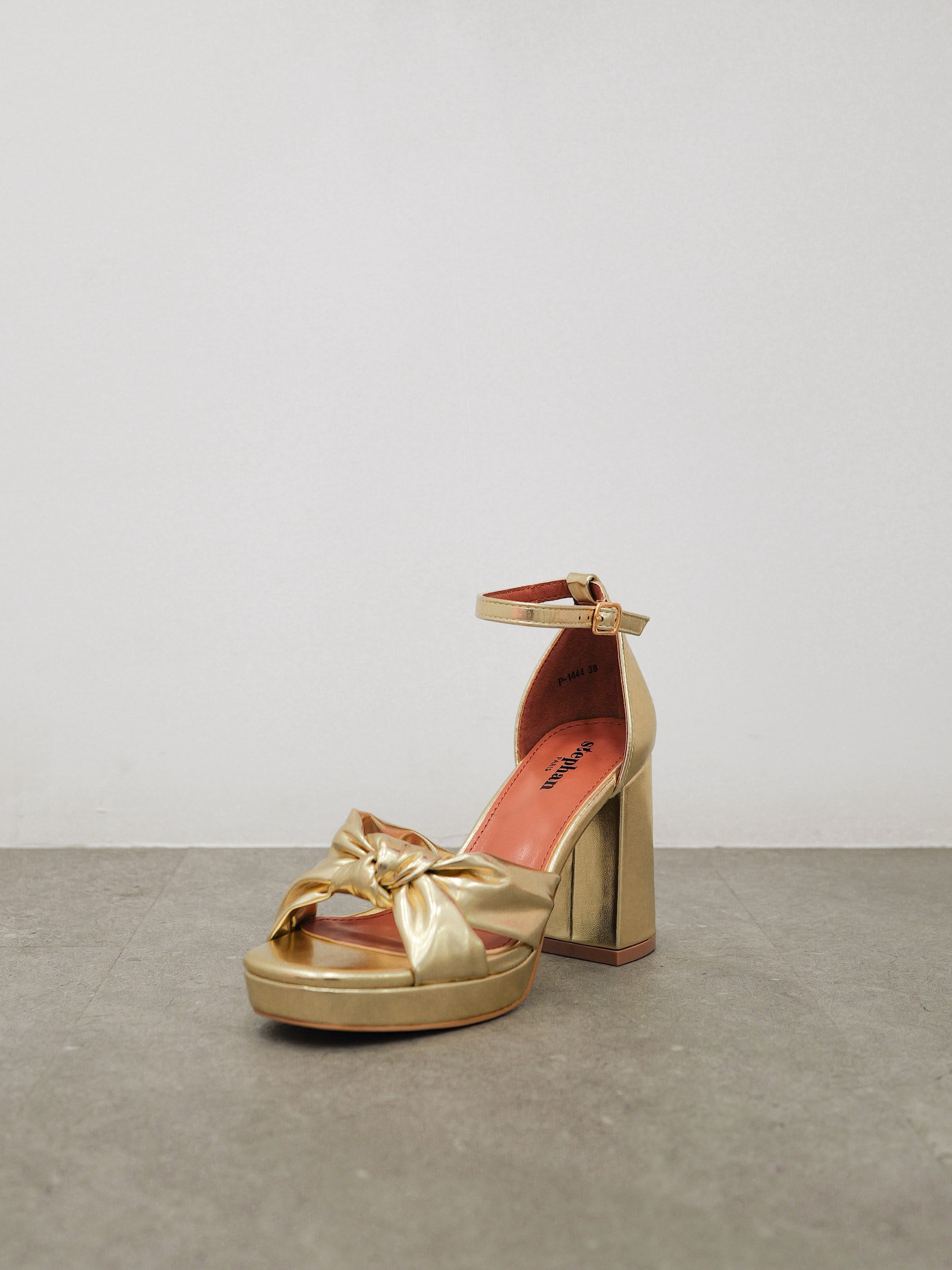 Zapatos plataforma nudo dorado