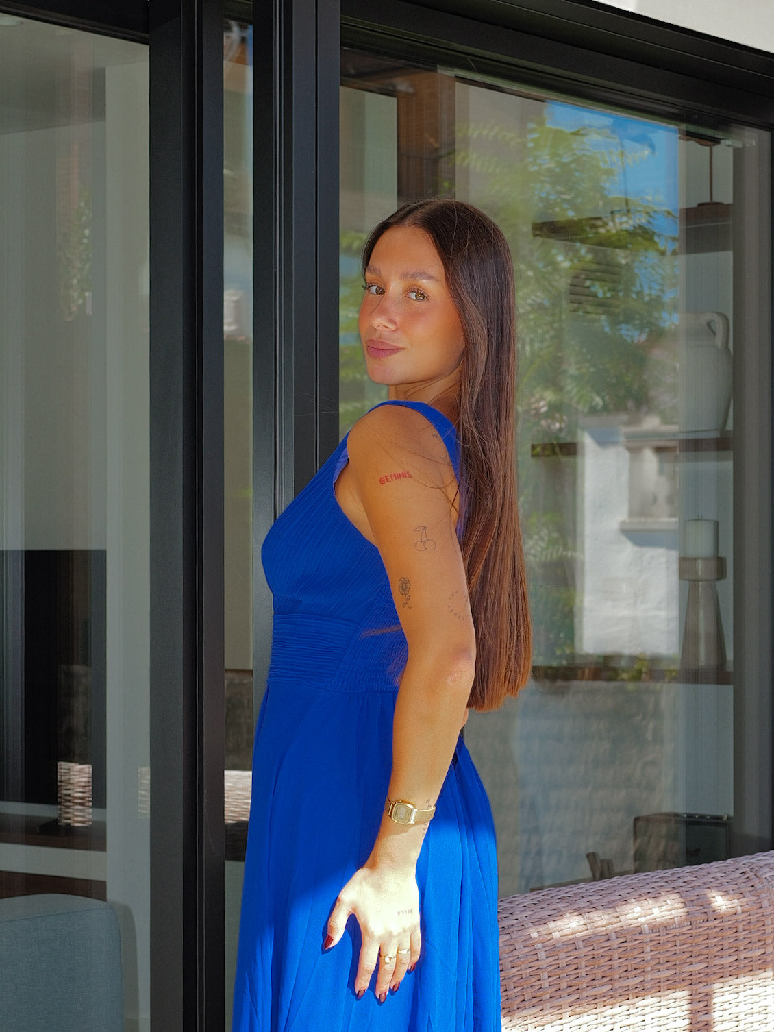 Vestido largo escote pico drapeado klein